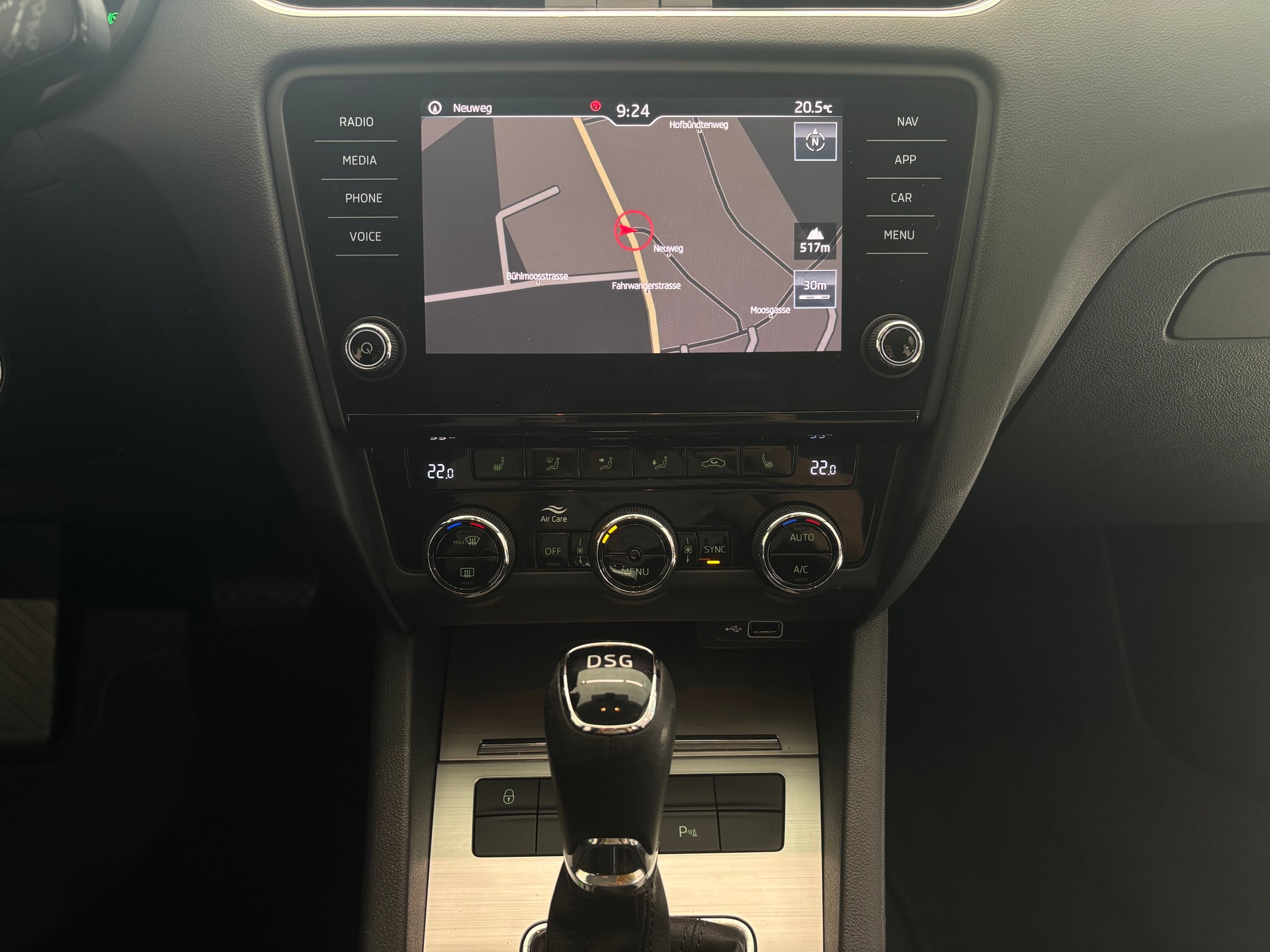SKODA Octavia Combi 2.0 TDI Ambition DSG-image-11