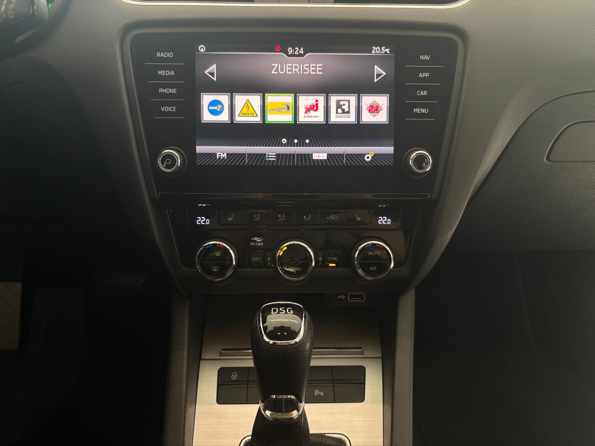 SKODA Octavia Combi 2.0 TDI Ambition DSG-image-12