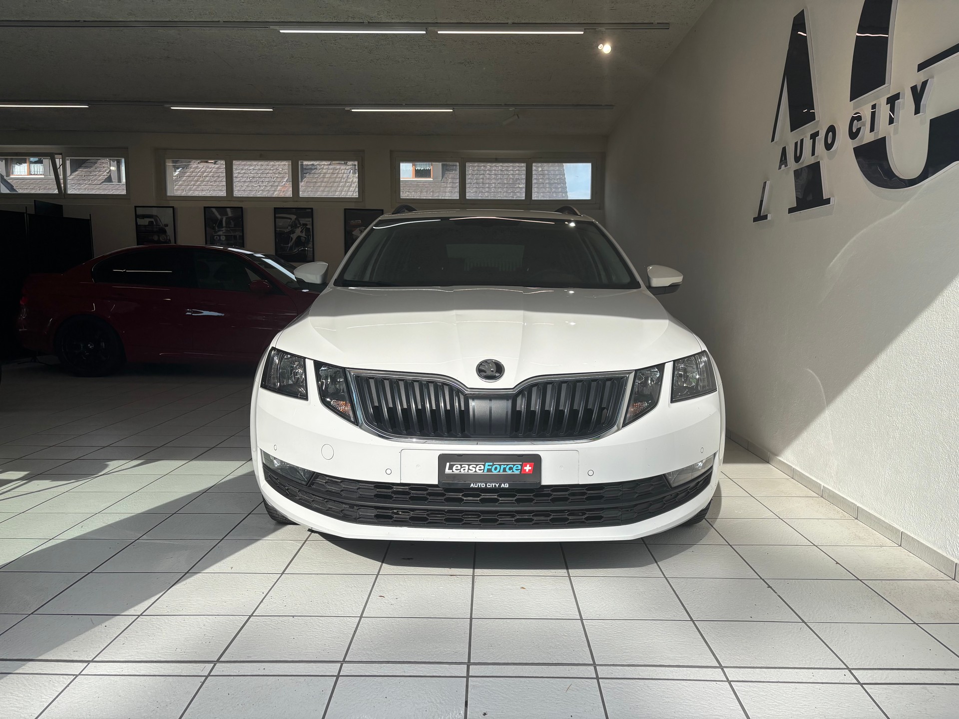 SKODA Octavia Combi 2.0 TDI Ambition DSG-image-3