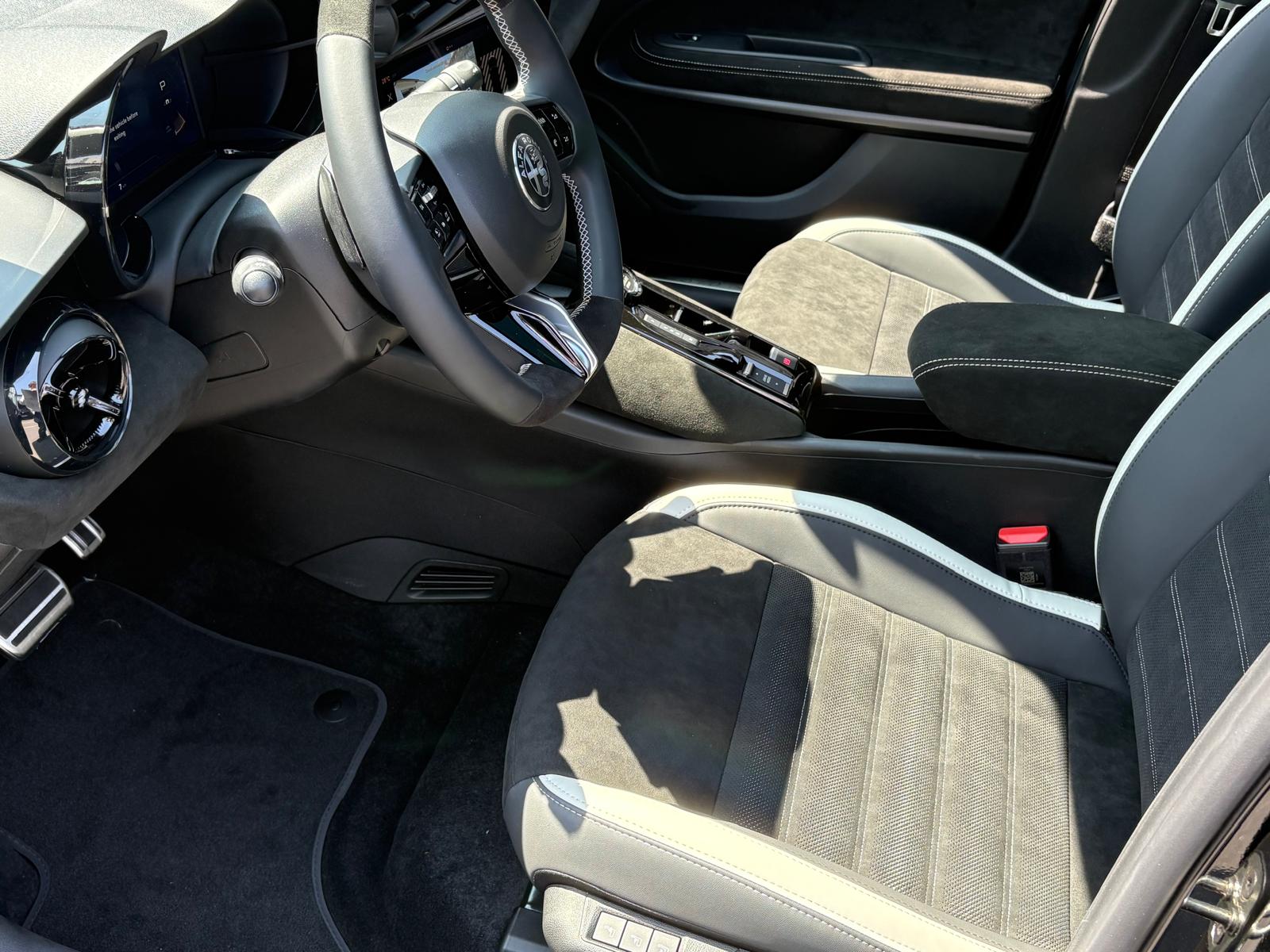 ALFA ROMEO Junior 1.2 48V Q4 Hybrid Sport Speciale-image-5