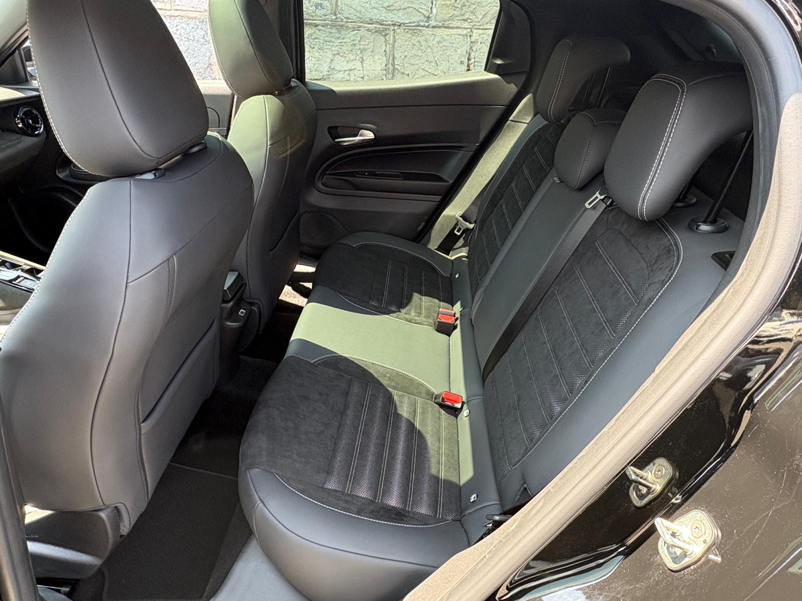 ALFA ROMEO Junior 1.2 48V Q4 Hybrid Sport Speciale-image-7