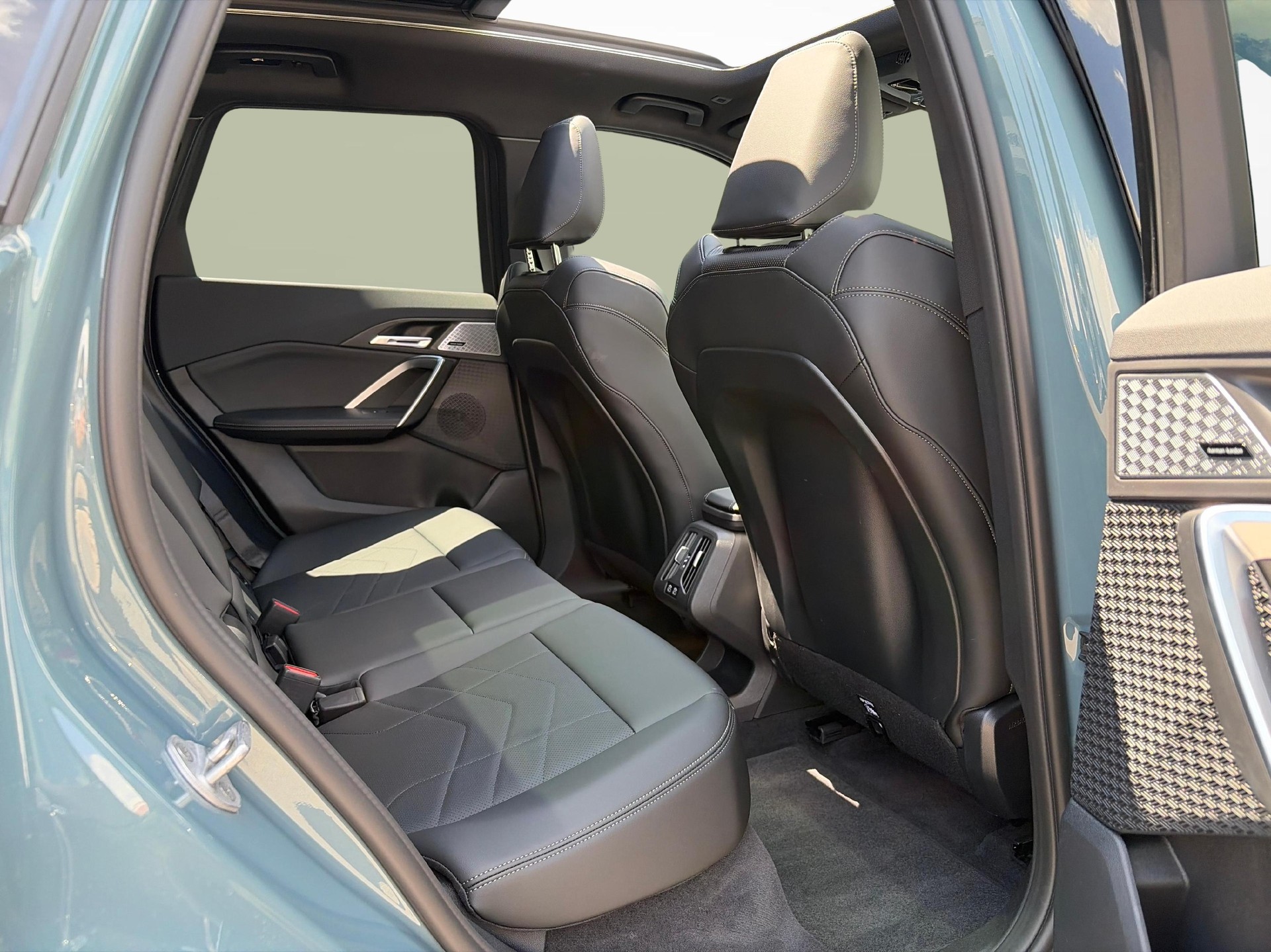 BMW X1 30e xDrive paddles M Sport-image-11