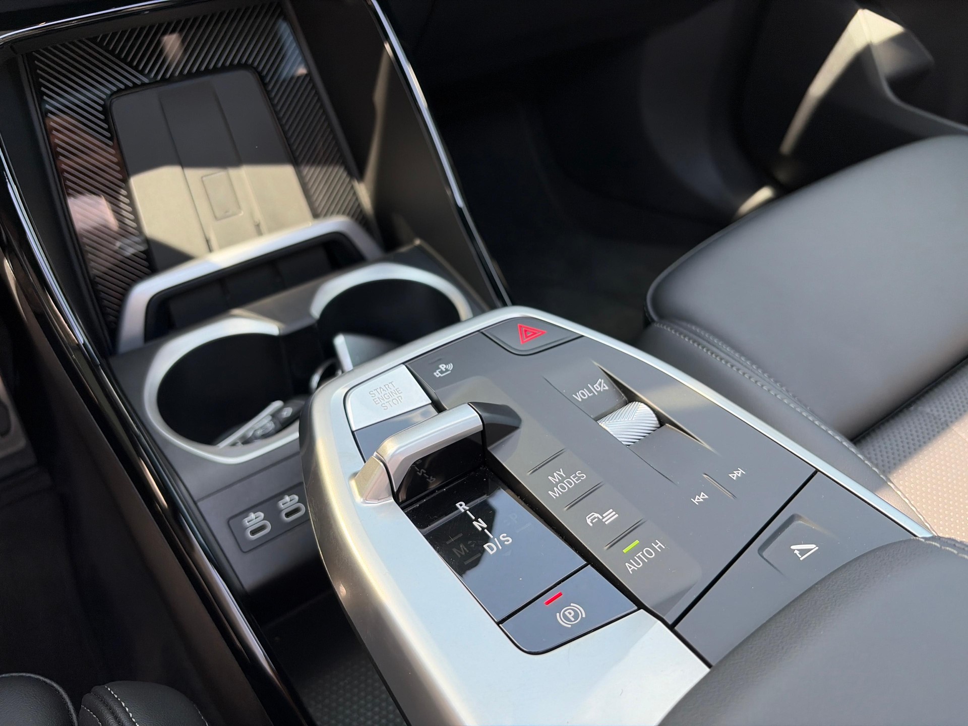 BMW X1 30e xDrive paddles M Sport-image-16