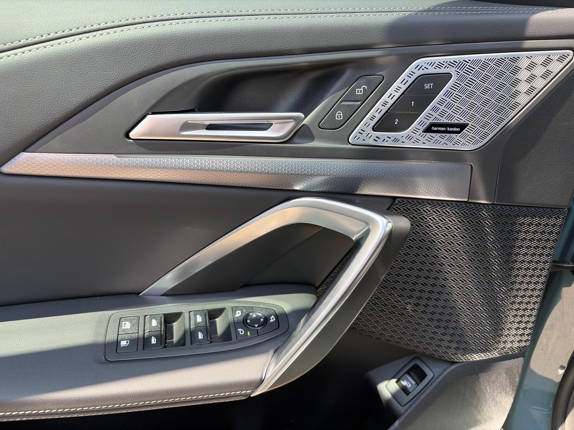 BMW X1 30e xDrive paddles M Sport-image-10
