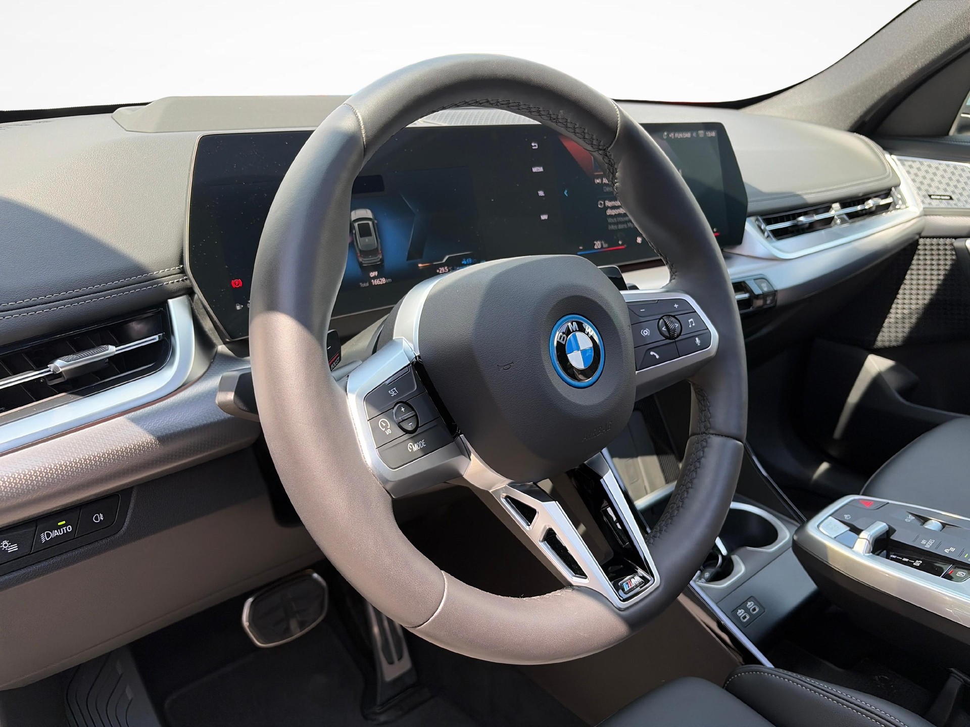 BMW X1 30e xDrive paddles M Sport-image-15