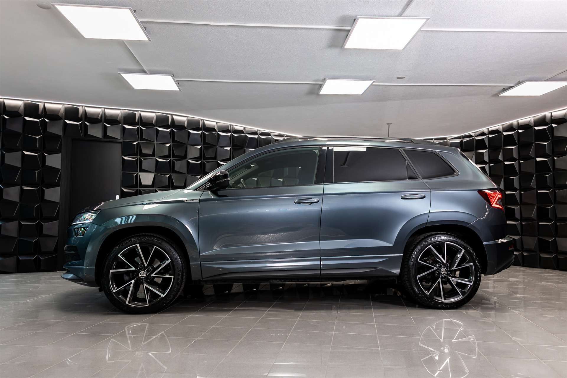 SKODA Karoq 2.0 TDI SCR SportLine 4x4 DSG-image-1