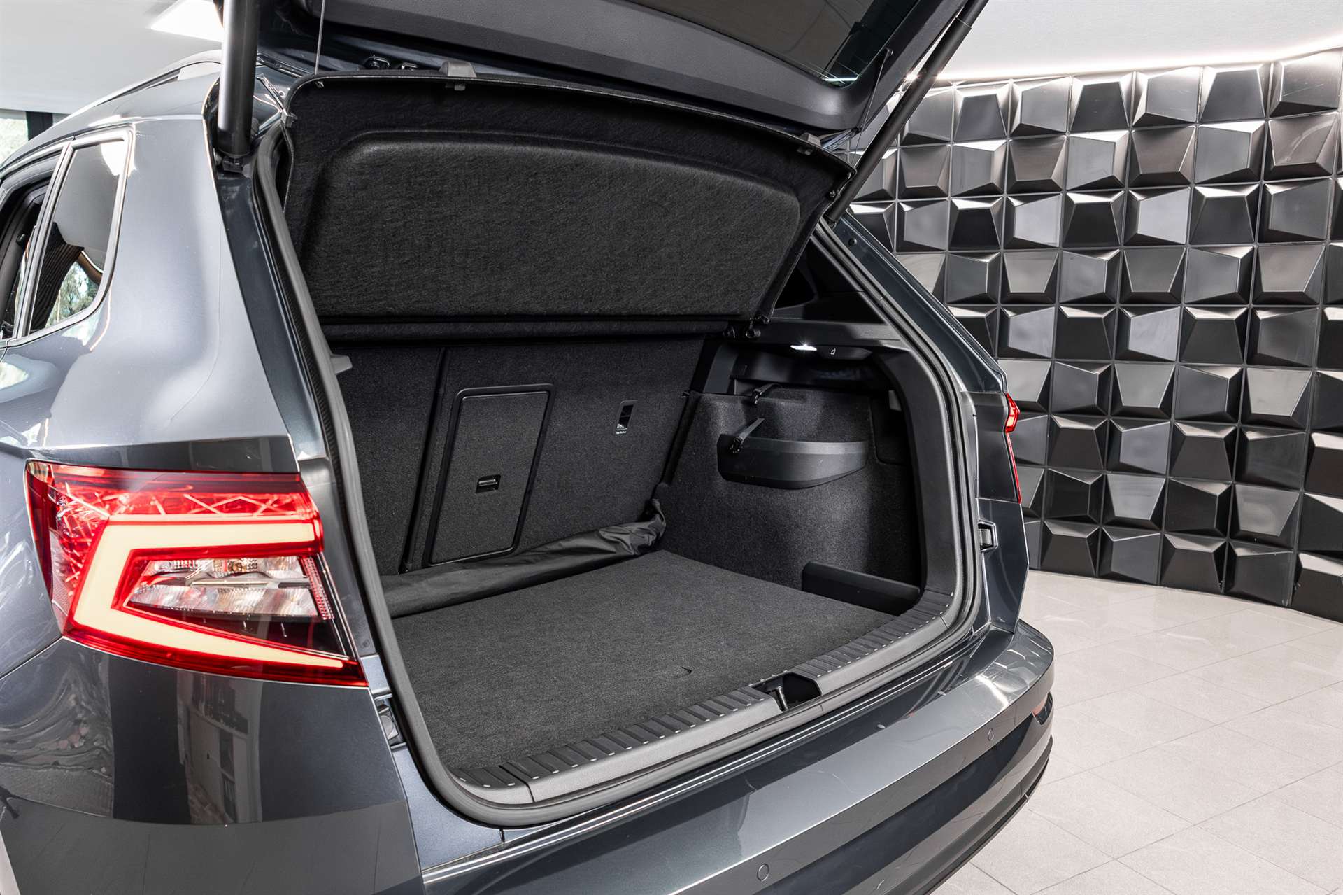 SKODA Karoq 2.0 TDI SCR SportLine 4x4 DSG-image-27