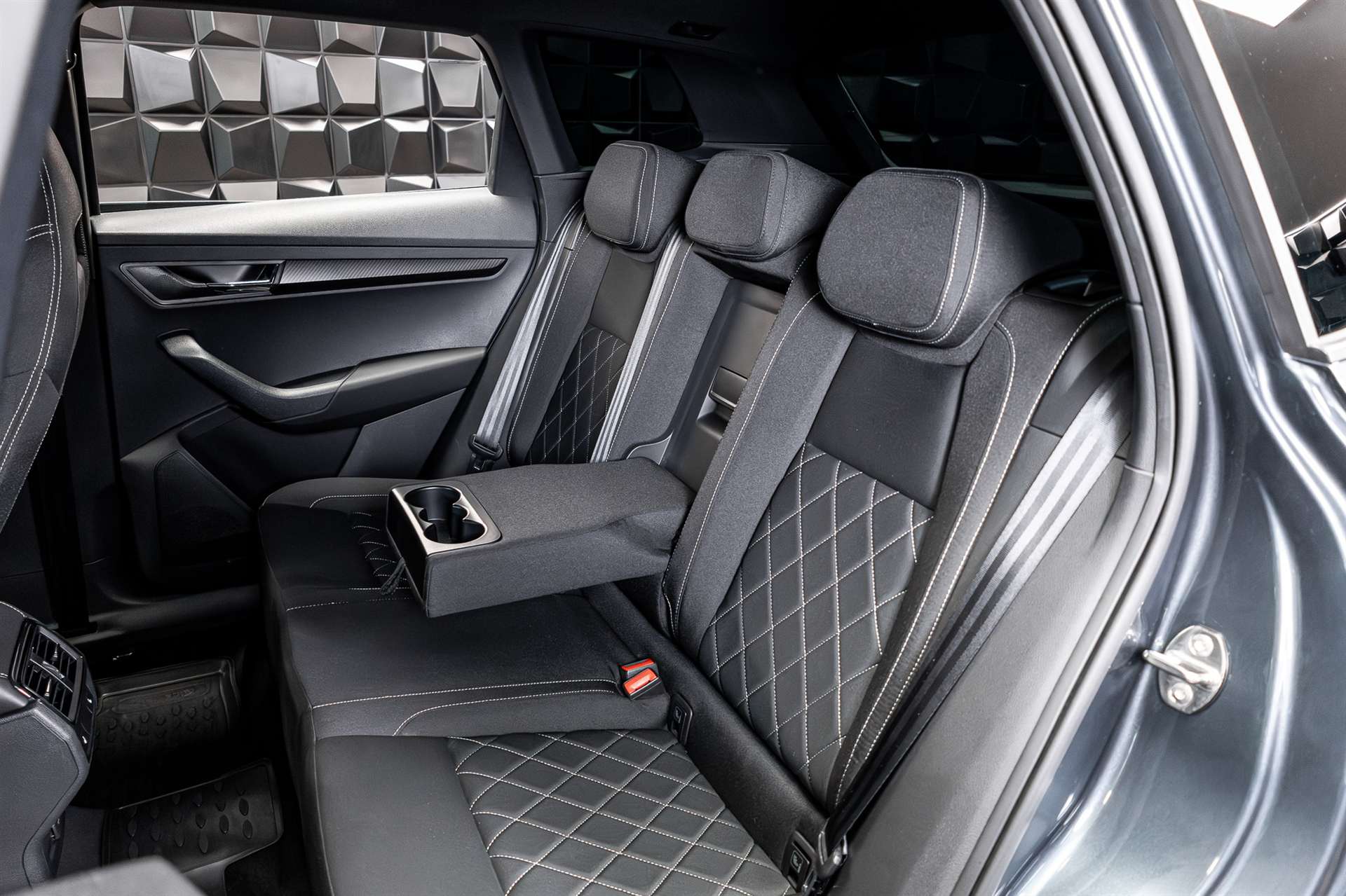SKODA Karoq 2.0 TDI SCR SportLine 4x4 DSG-image-25