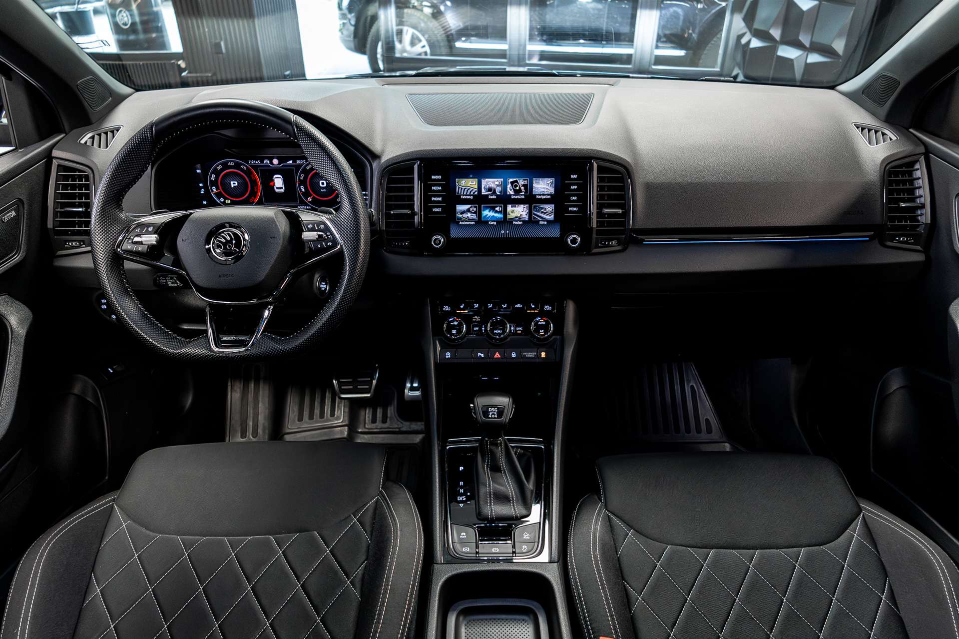 SKODA Karoq 2.0 TDI SCR SportLine 4x4 DSG-image-5