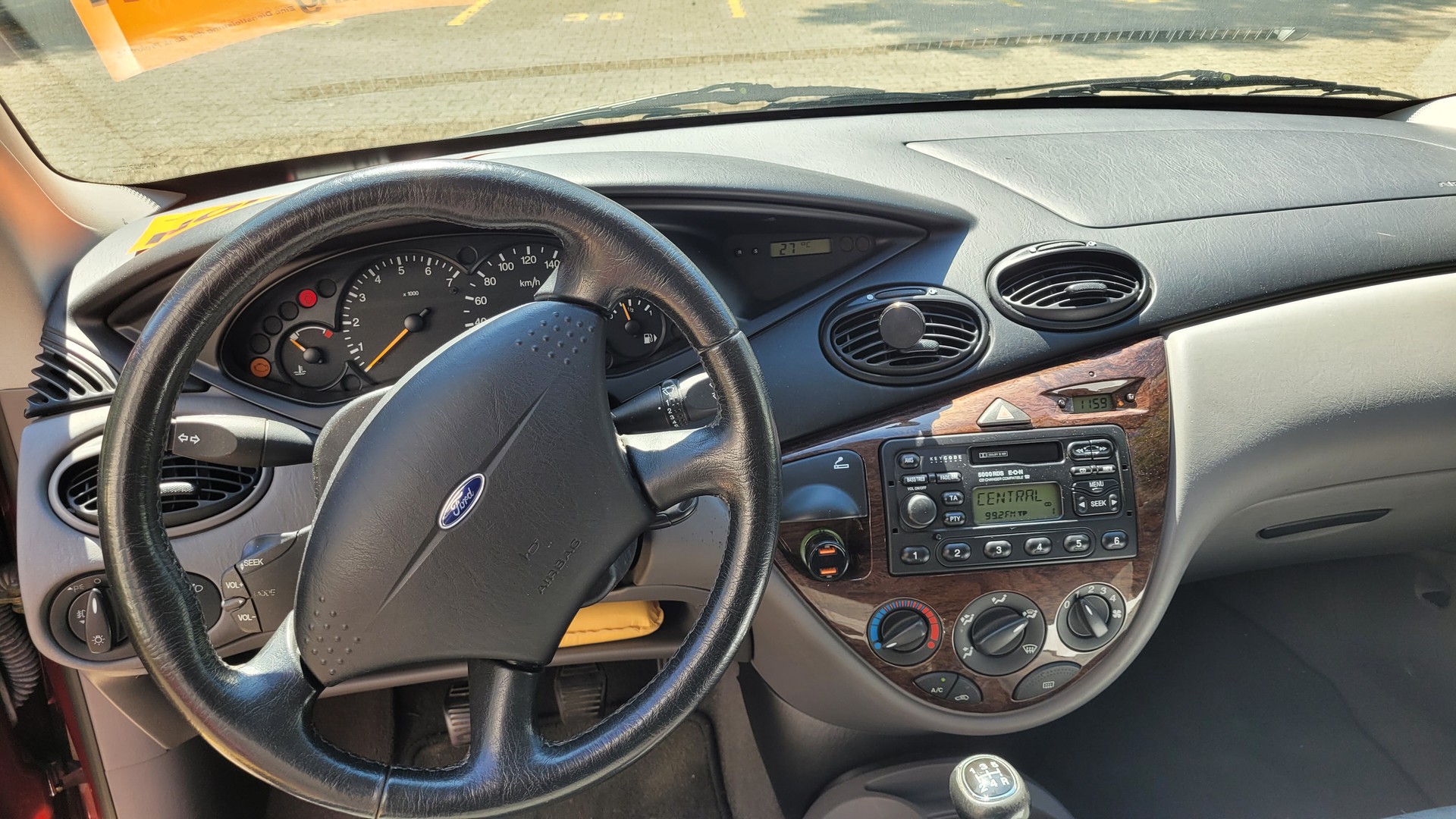 FORD 1.6i 16V Ambiente-image-5