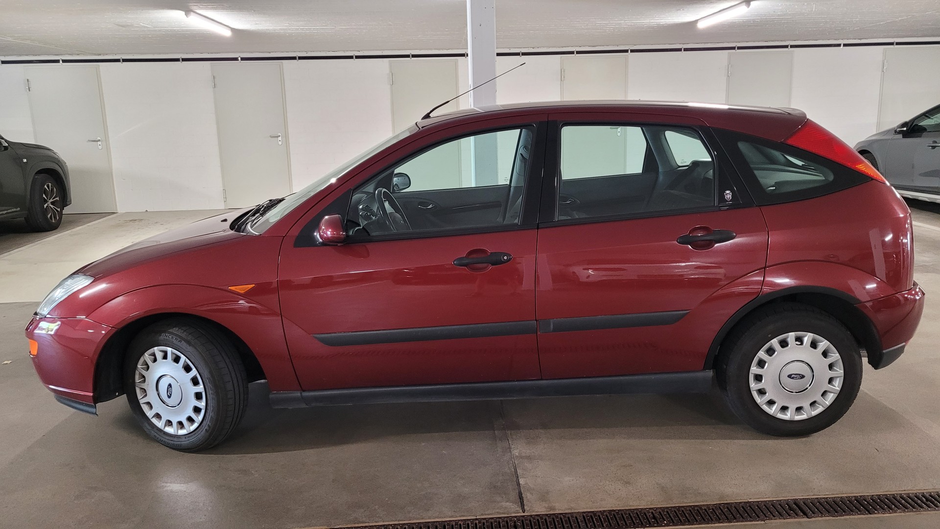 FORD 1.6i 16V Ambiente-image-0