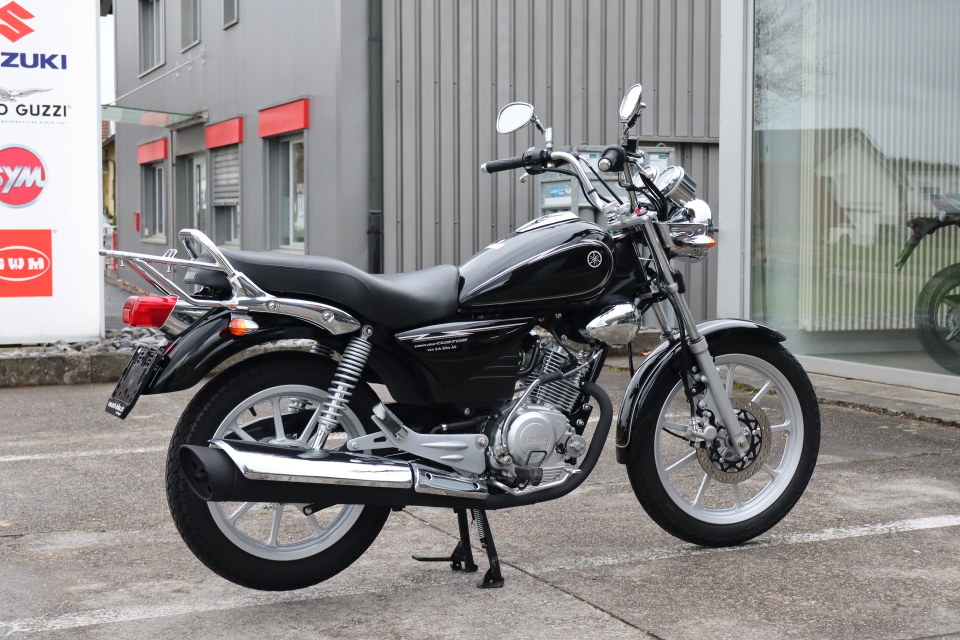YAMAHA YBR 125 Custom-showroom-element-2