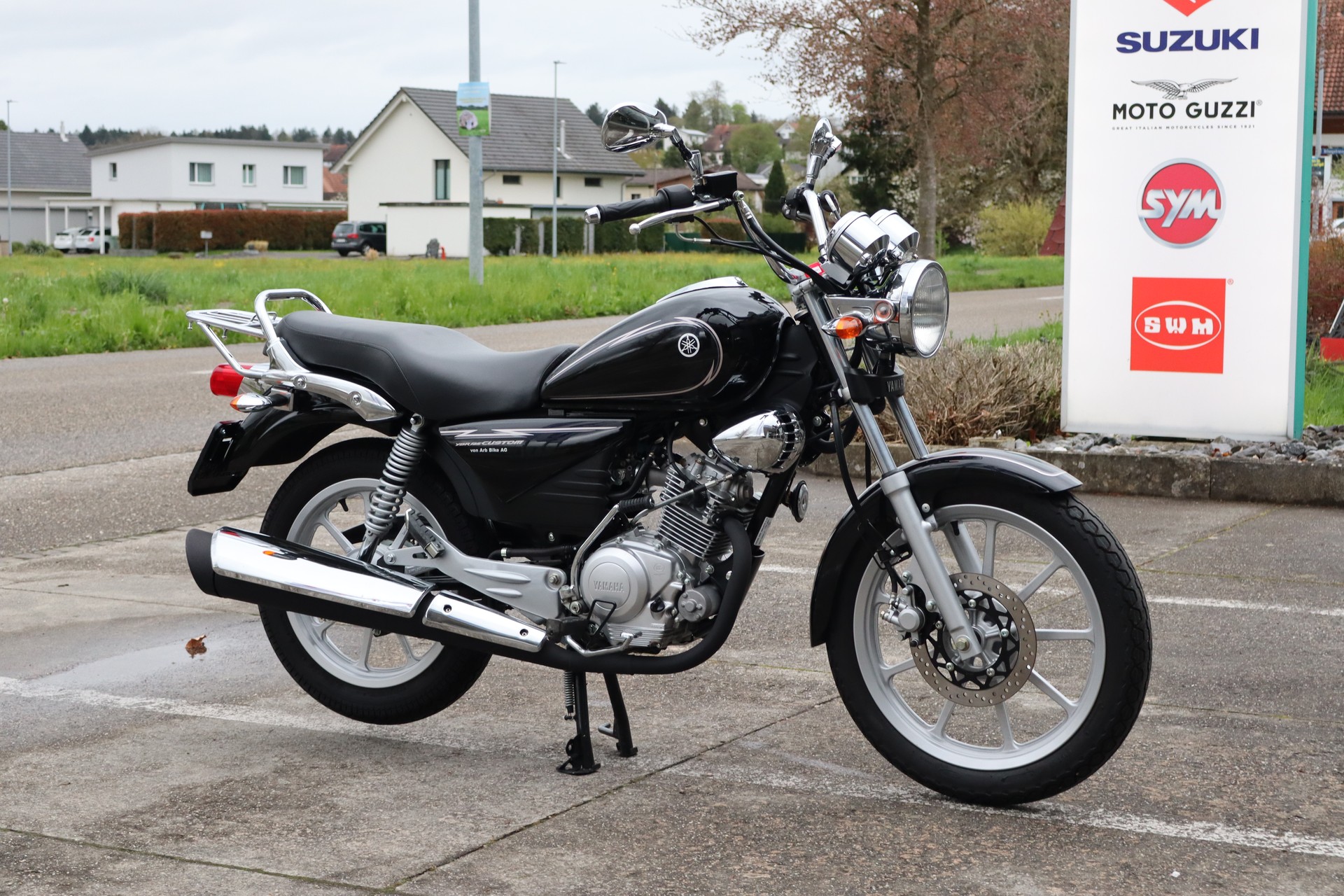 YAMAHA YBR 125 Custom-showroom-element-1