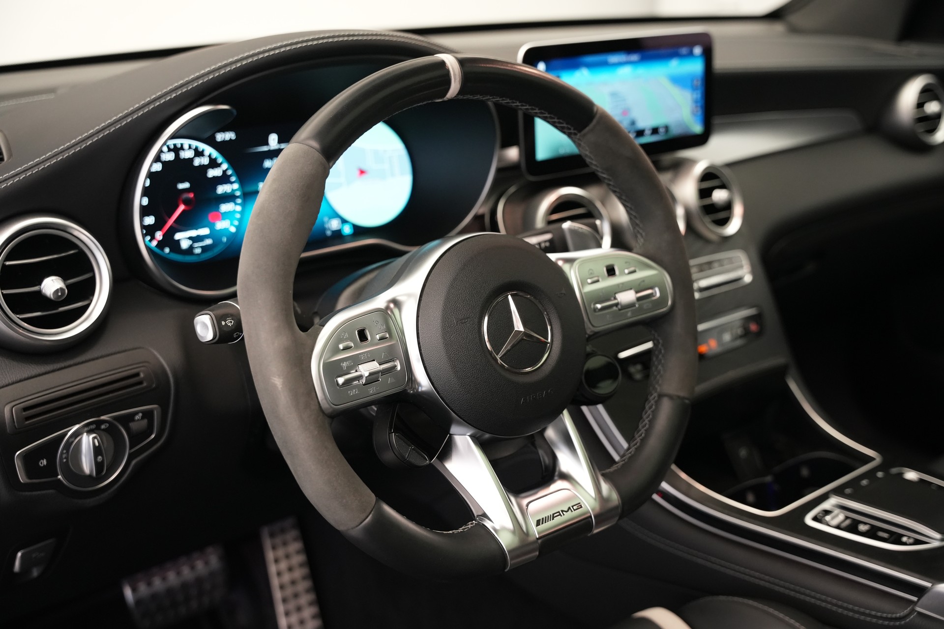 MERCEDES-BENZ GLC 63 S AMG 4Matic 9G-Tronic *CH-Fahrzeug* *Voll*-image-22