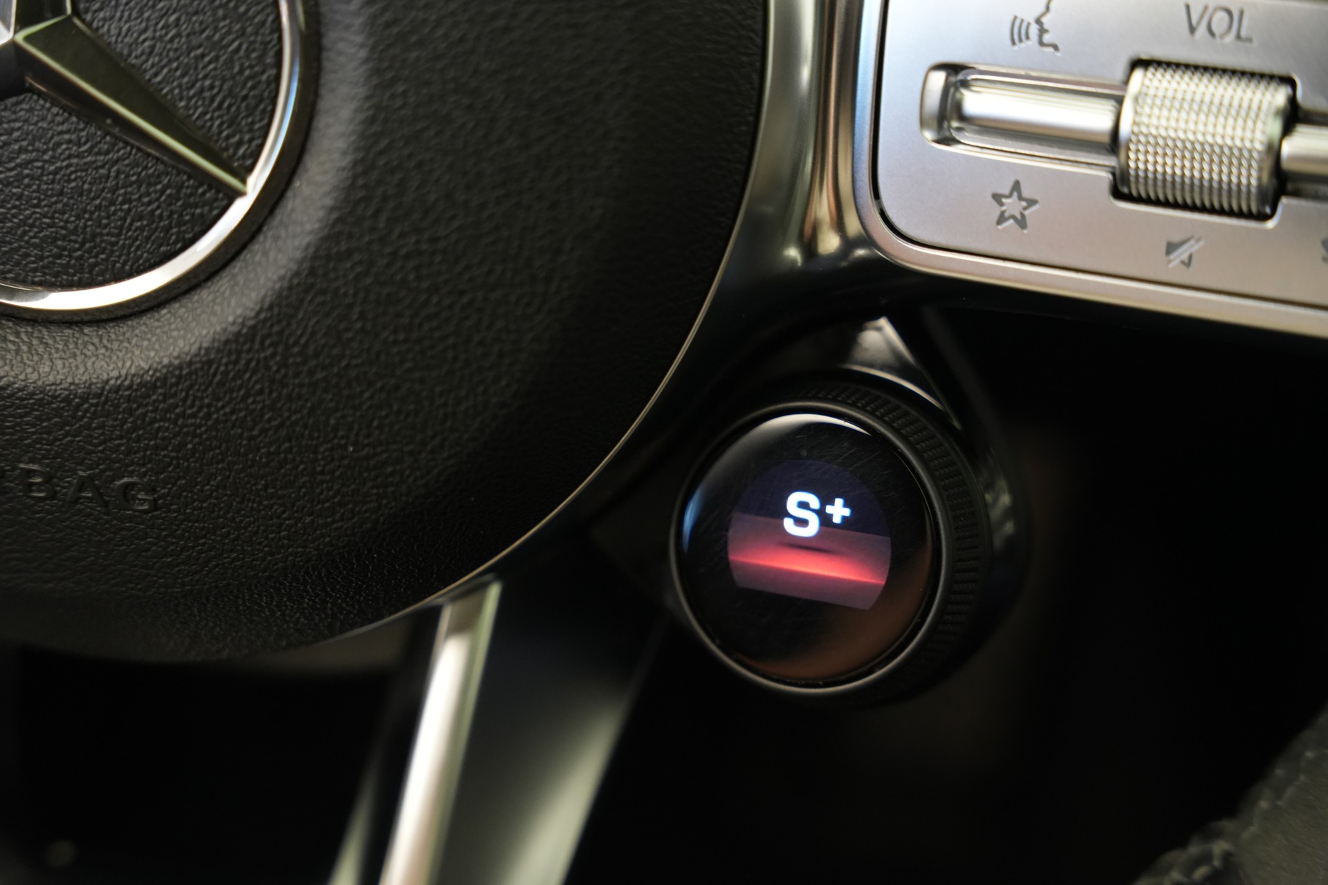MERCEDES-BENZ GLC 63 S AMG 4Matic 9G-Tronic *CH-Fahrzeug* *Voll*-image-37