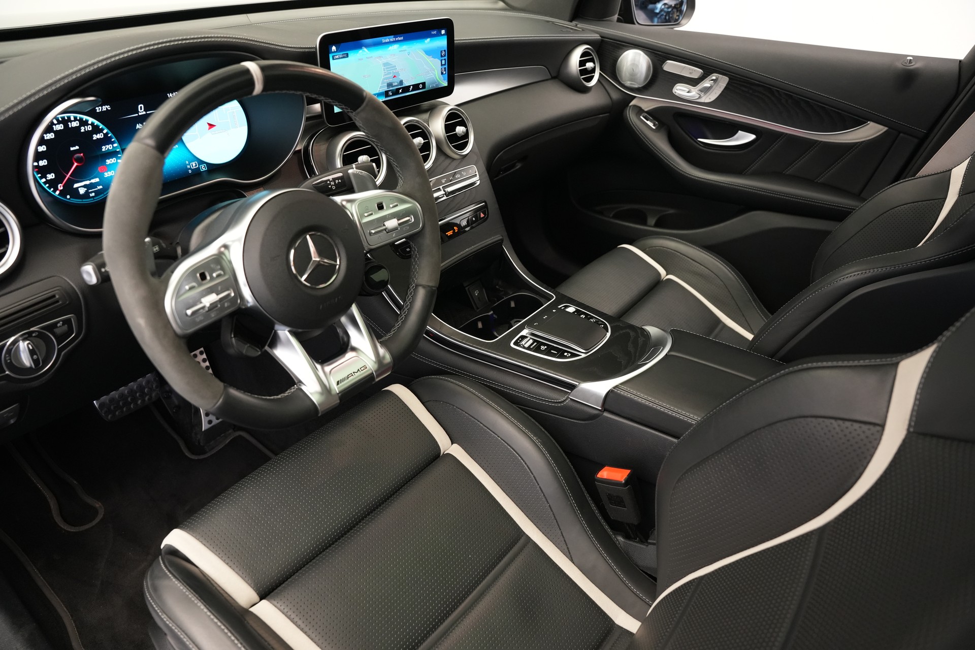 MERCEDES-BENZ GLC 63 S AMG 4Matic 9G-Tronic *CH-Fahrzeug* *Voll*-image-11