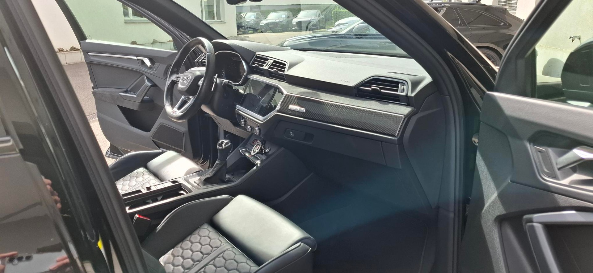 AUDI RS Q3 Sportback quattro S tronic-image-8