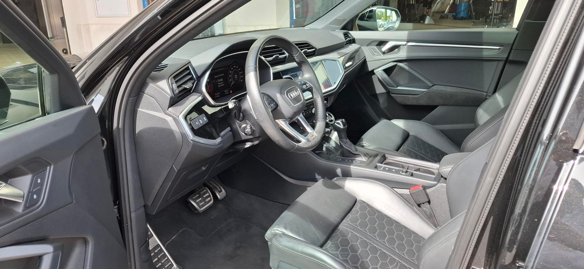 AUDI RS Q3 Sportback quattro S tronic-image-7