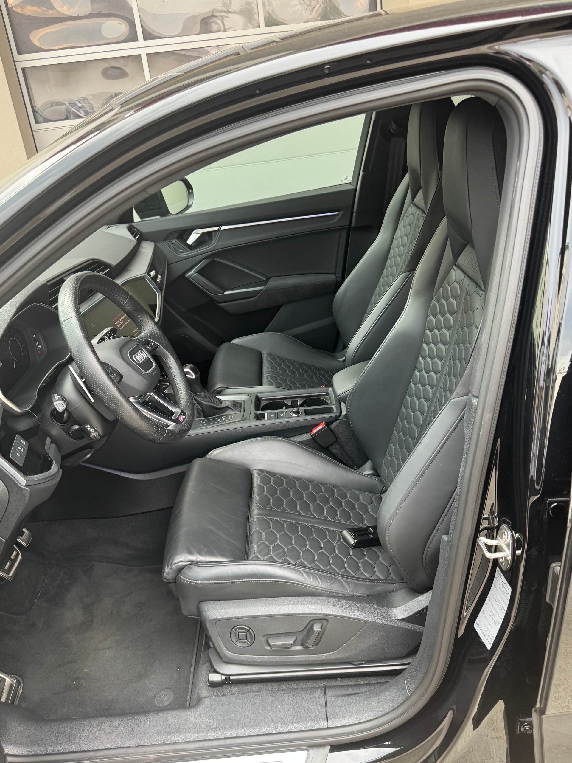 AUDI RS Q3 Sportback quattro S tronic-image-5