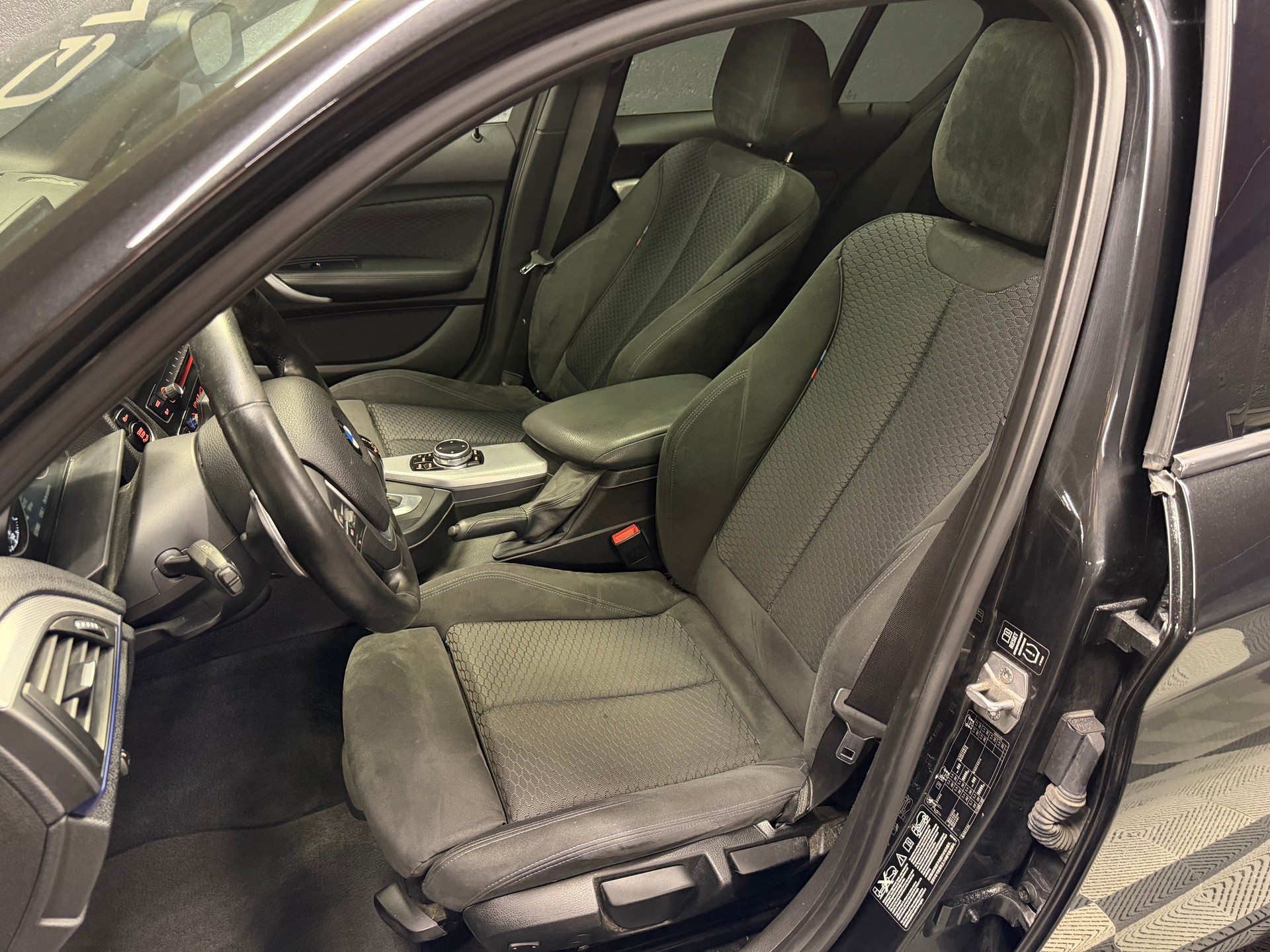 BMW M135i xDrive Steptronic-image-7
