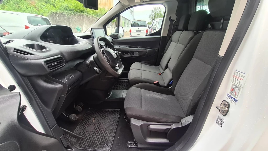 PEUGEOT Partner 1.5 Blue HDi s/s Asphalt Long 1000kg ** 130 PS ** 3-Plätzer ** RF-Kamera ** Dachträger ** Sortimo ** Frisch Ab MFK **-image-17