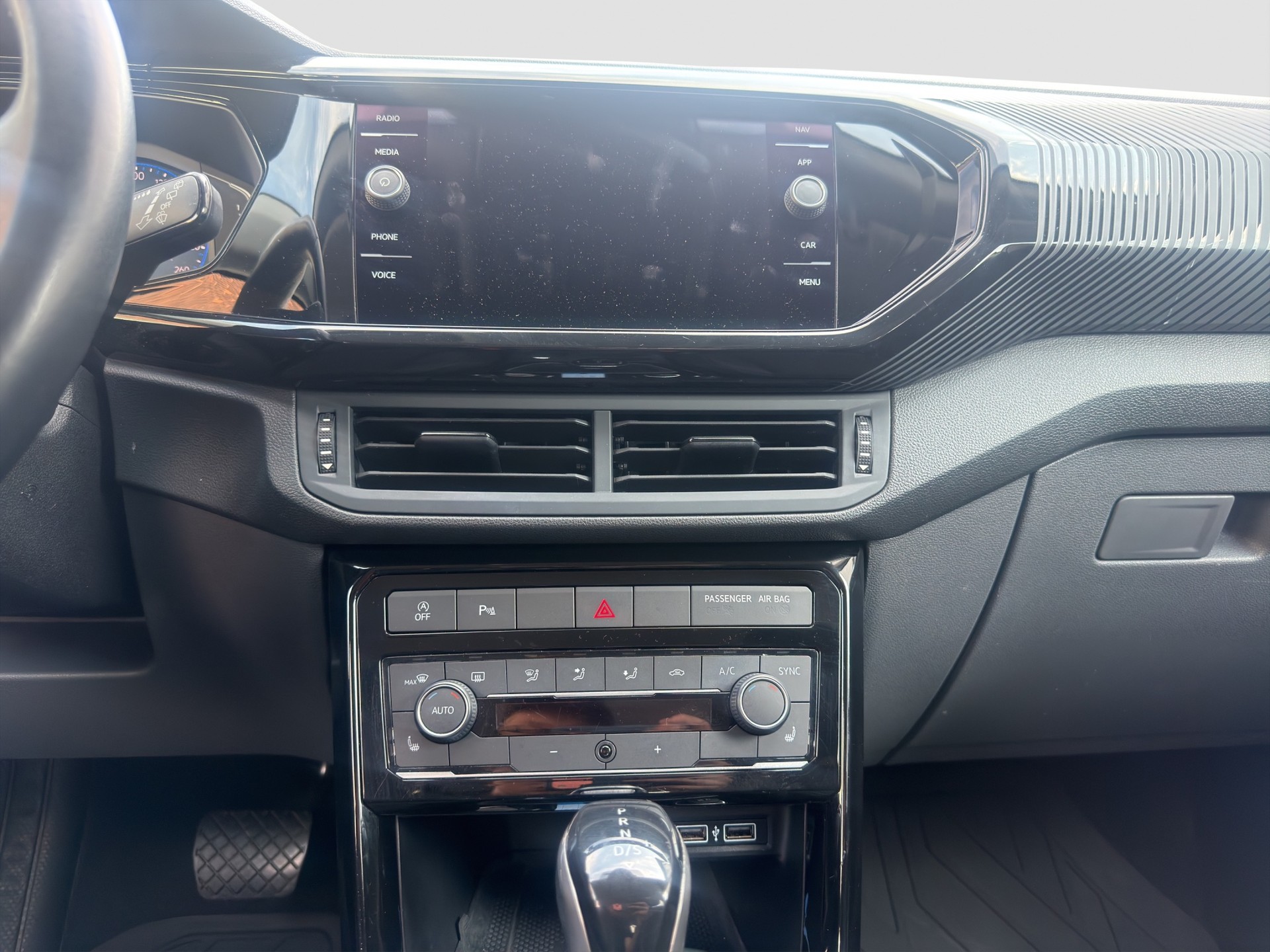 VW T-Cross 1.0 TSI Life DSG-image-14