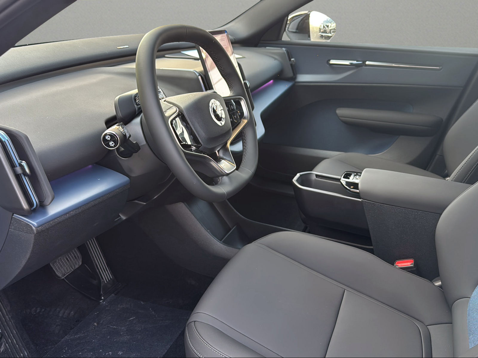VOLVO EX30 P5 69 kWh Long Range Plus-image-10