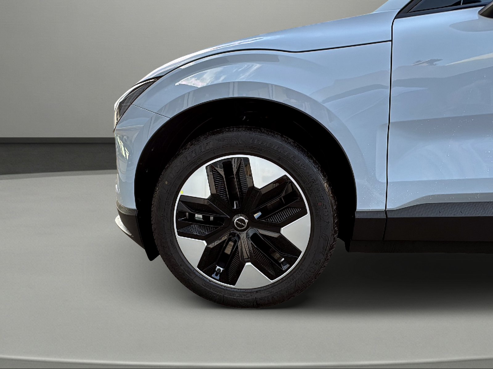 VOLVO EX30 P5 69 kWh Long Range Plus-image-2