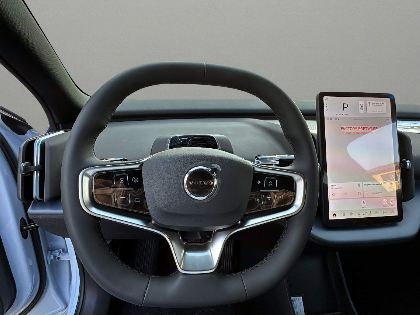 VOLVO EX30 P5 69 kWh Long Range Plus-image-11