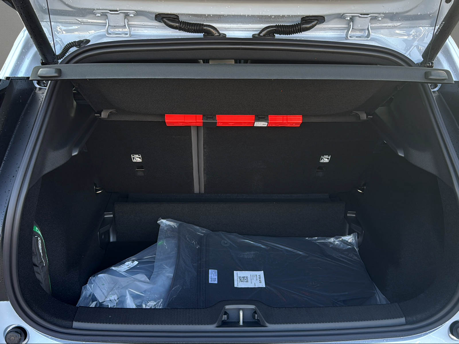 VOLVO EX30 P5 69 kWh Long Range Plus-image-8