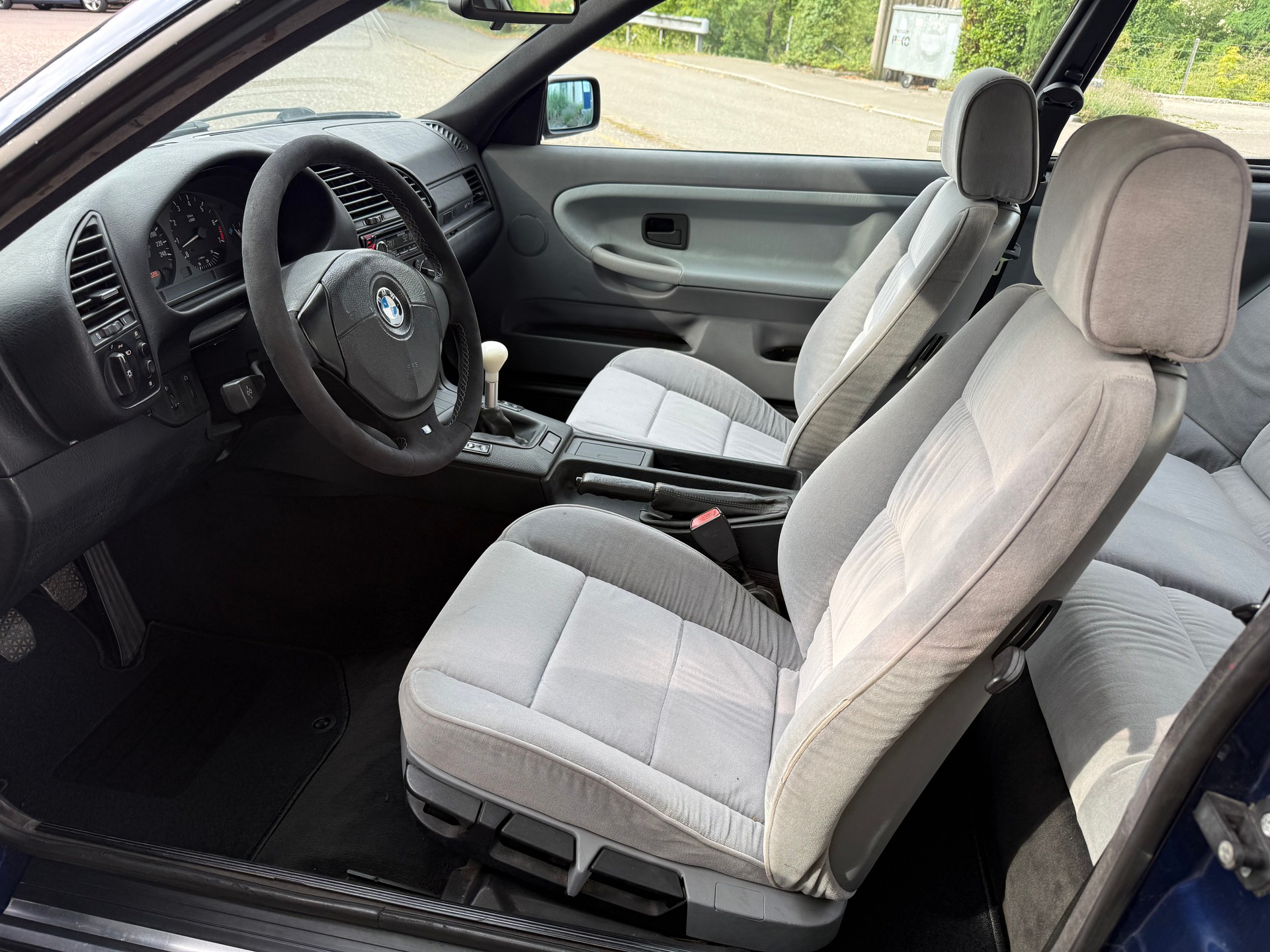 BMW 328i Coupé-image-10