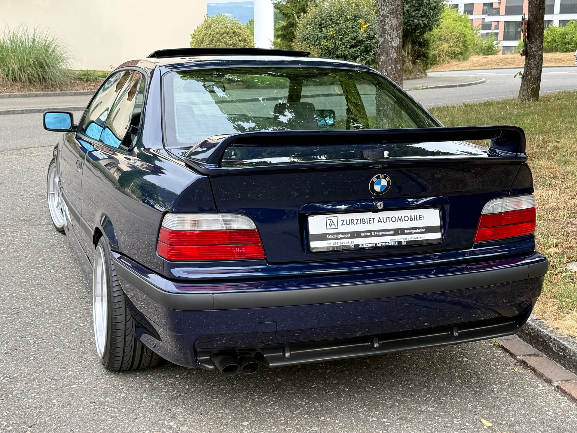 BMW 328i Coupé-image-3