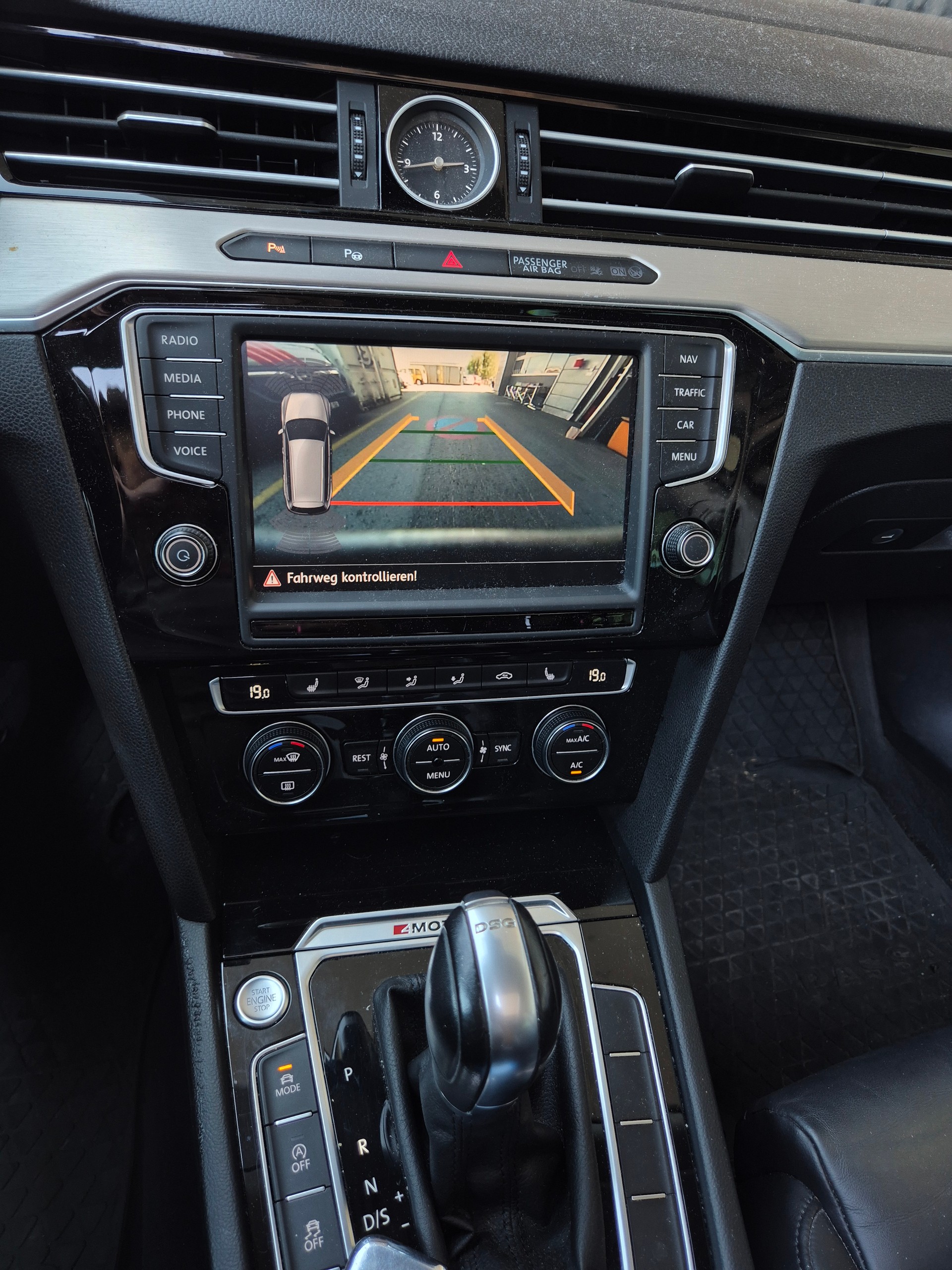 VW Passat Variant 2.0 TDI BMT High. DSG 4Motion-image-9