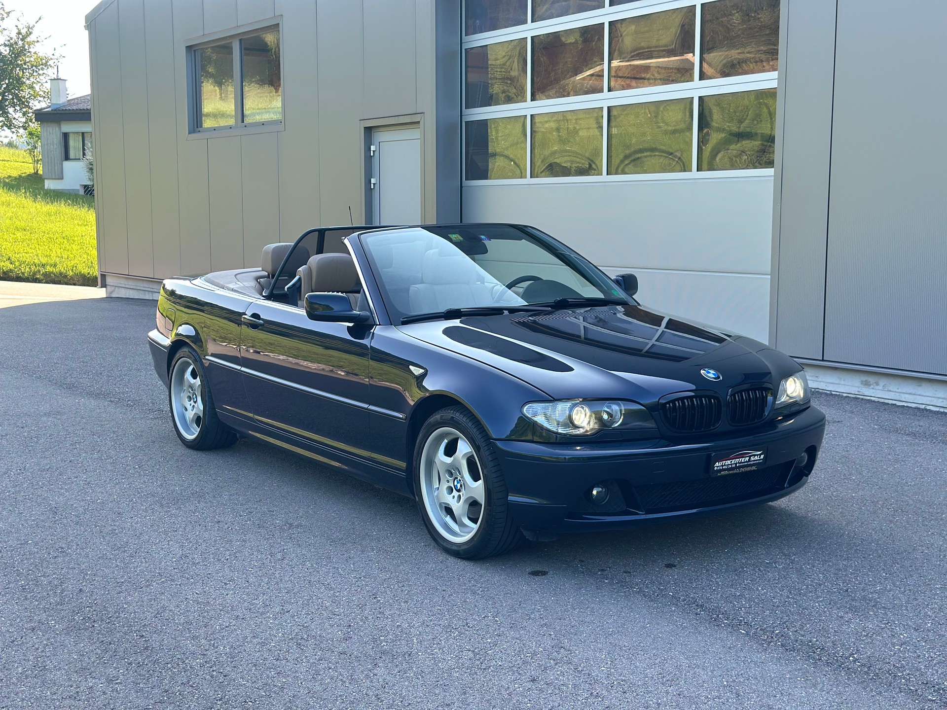 BMW 320Ci Cabriolet-image-1