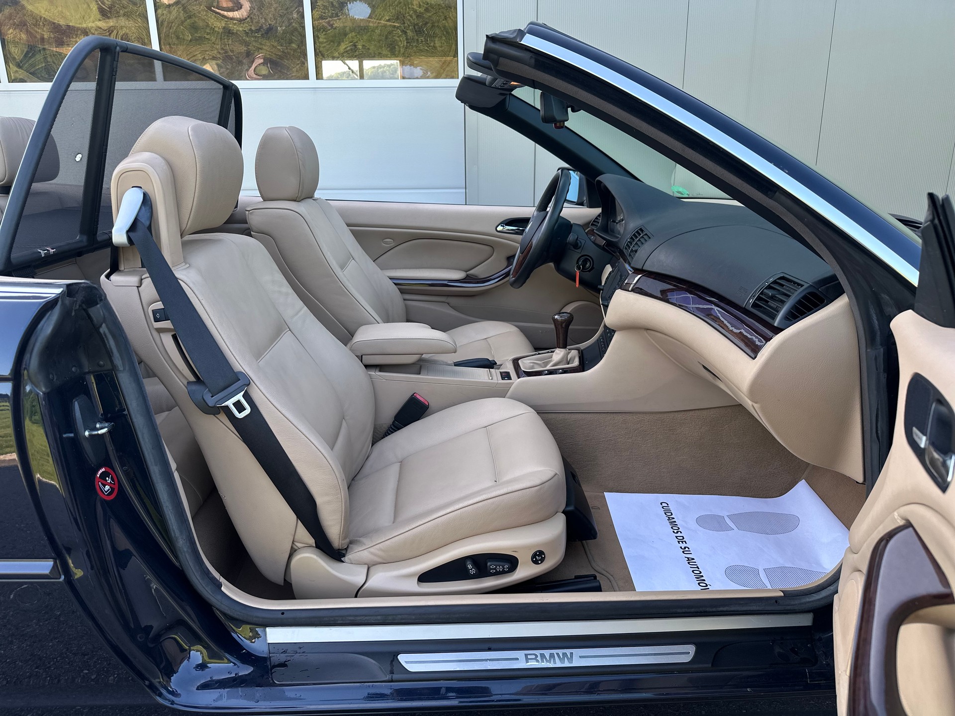 BMW 320Ci Cabriolet-image-10