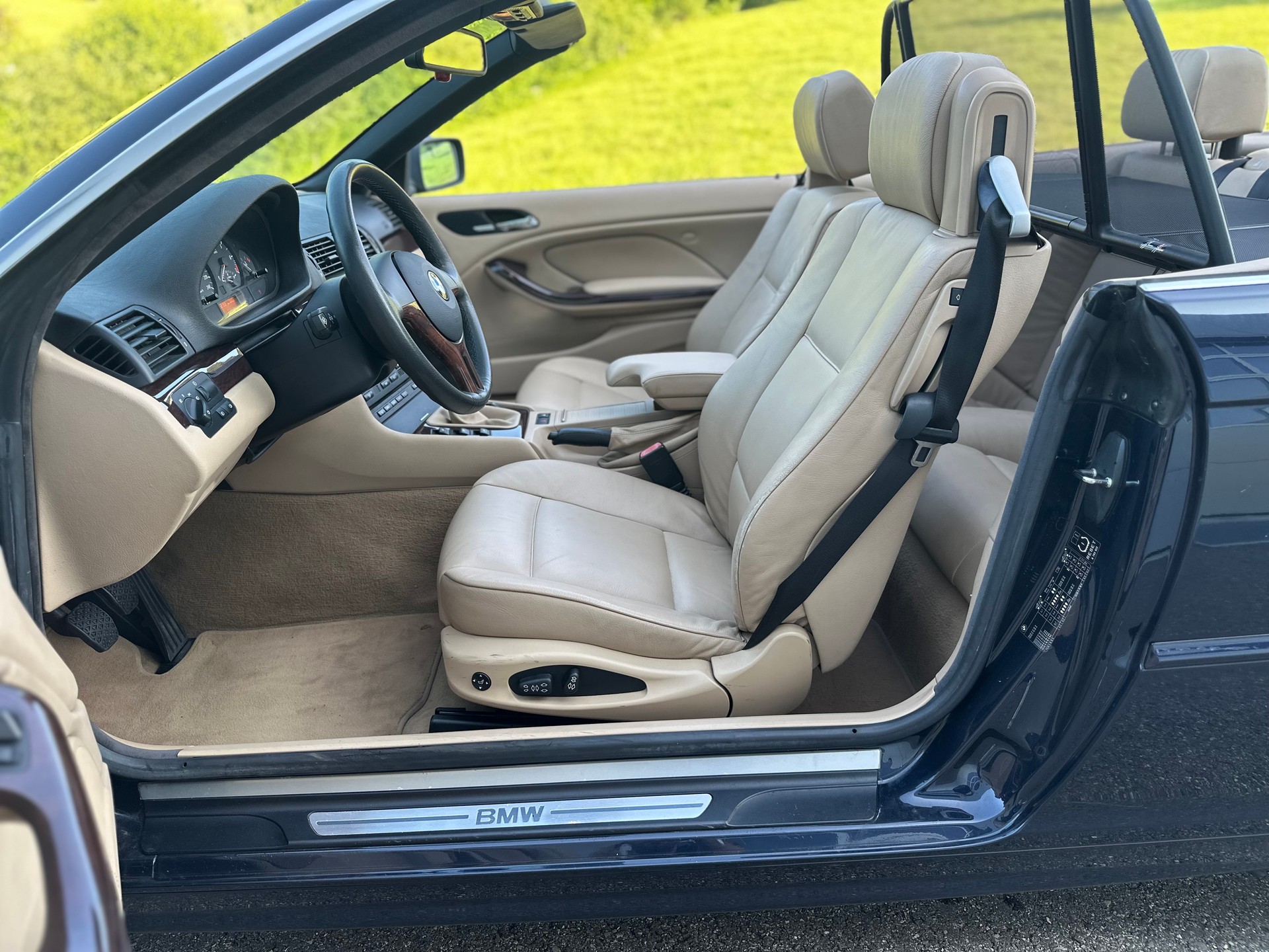 BMW 320Ci Cabriolet-image-12