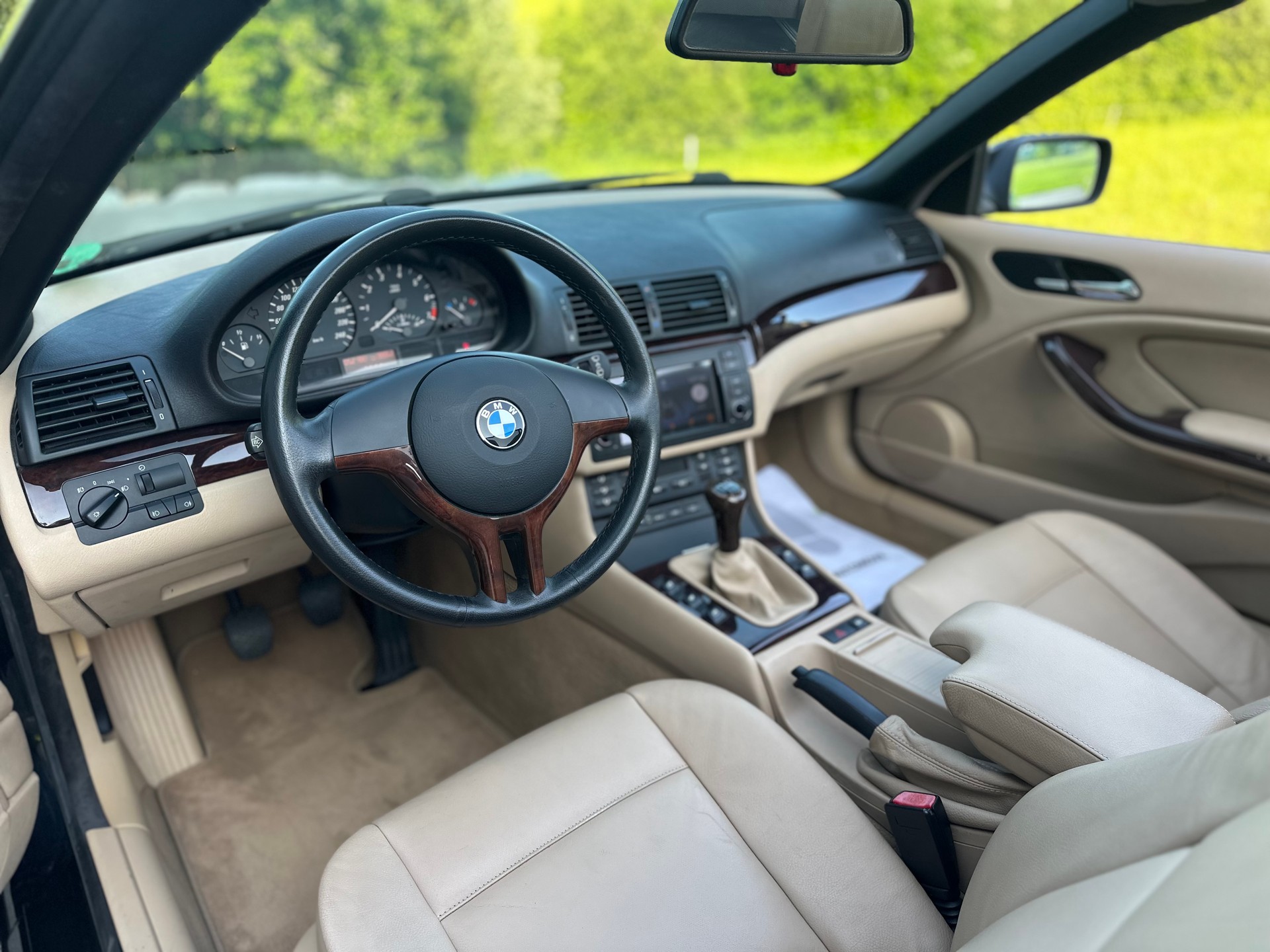 BMW 320Ci Cabriolet-image-11