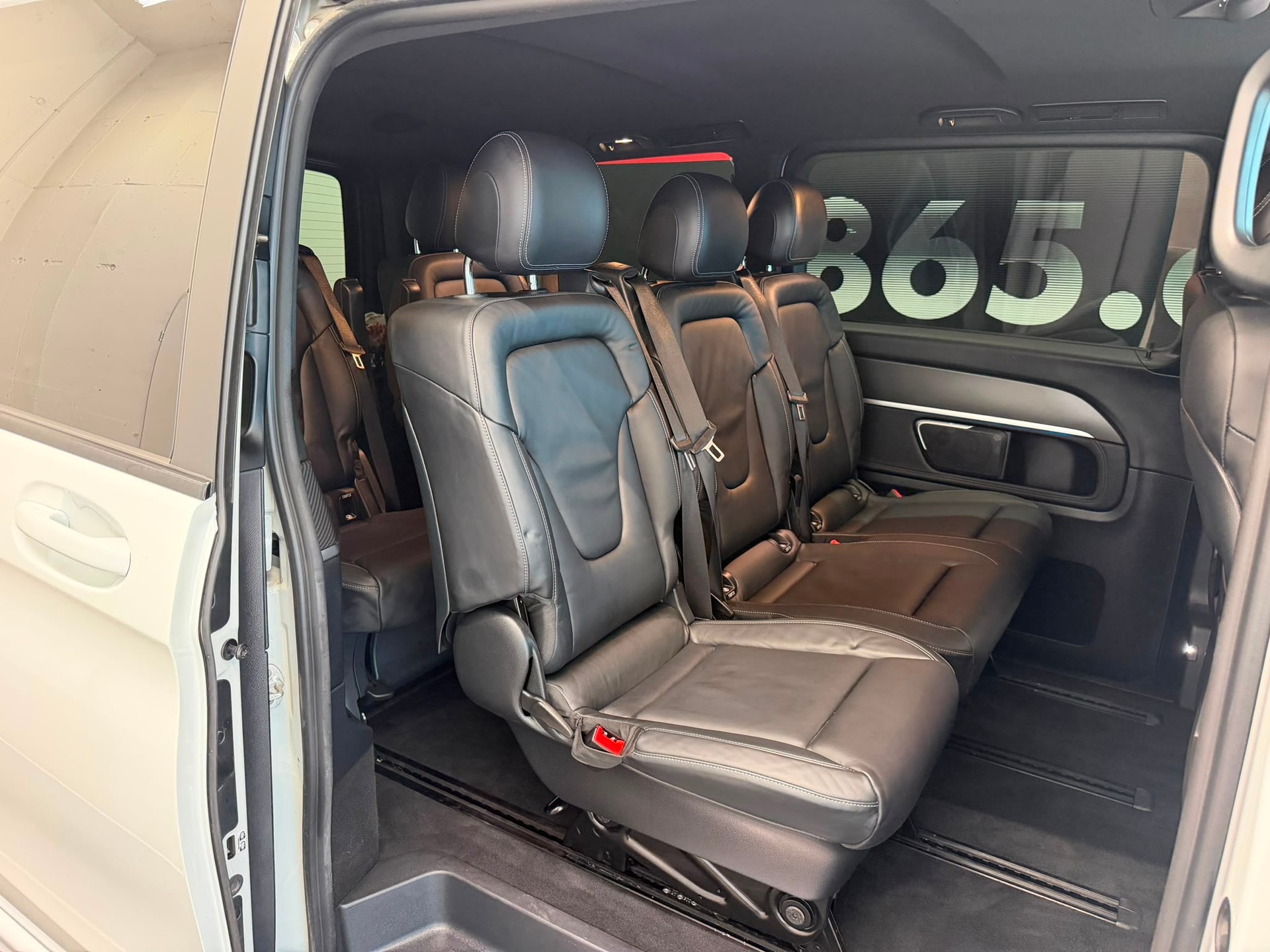 MERCEDES-BENZ V 300 d lang AMG Avantgarde 4Matic 9G-Tronic-image-28