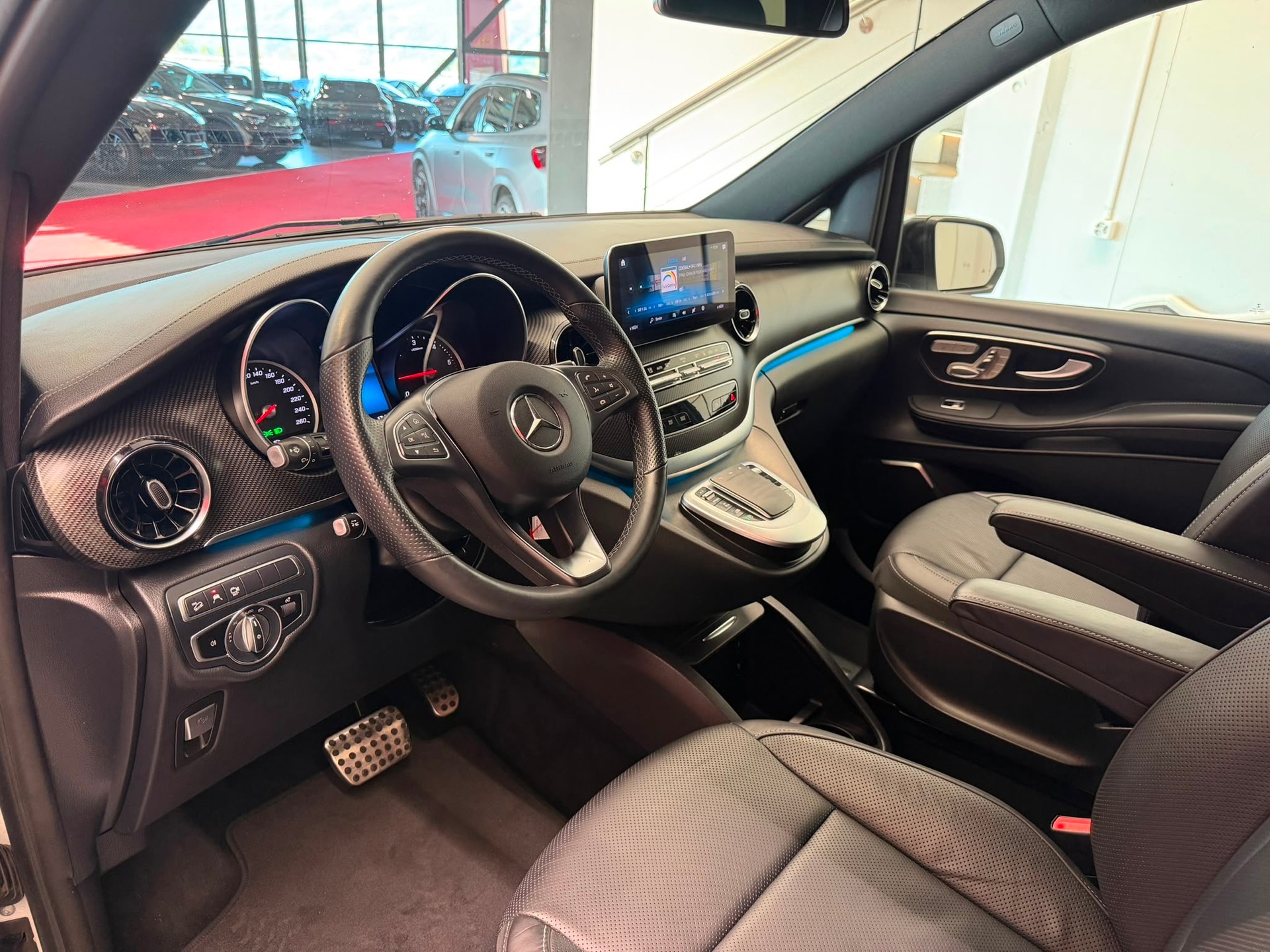 MERCEDES-BENZ V 300 d lang AMG Avantgarde 4Matic 9G-Tronic-image-11