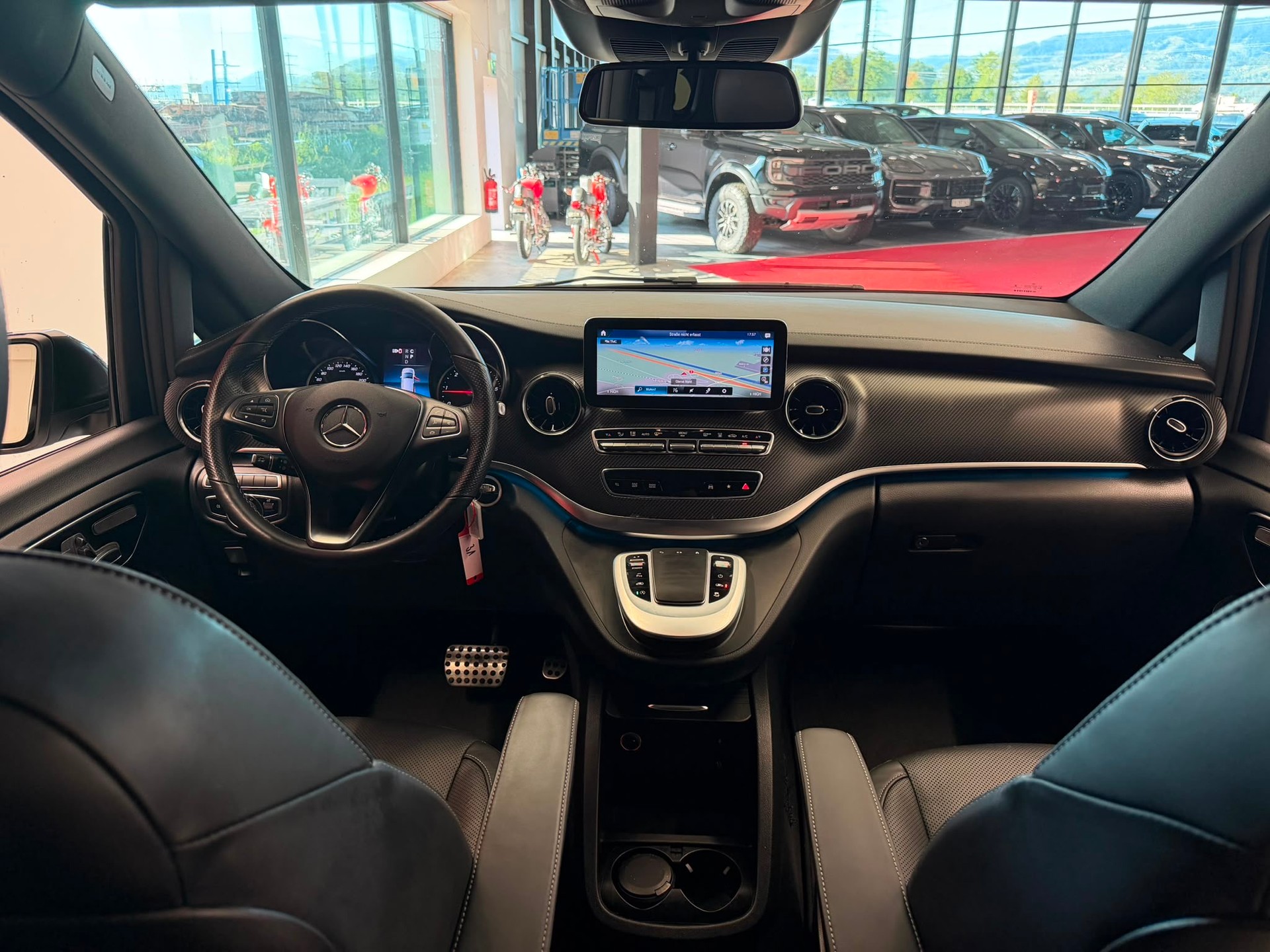 MERCEDES-BENZ V 300 d lang AMG Avantgarde 4Matic 9G-Tronic-image-26