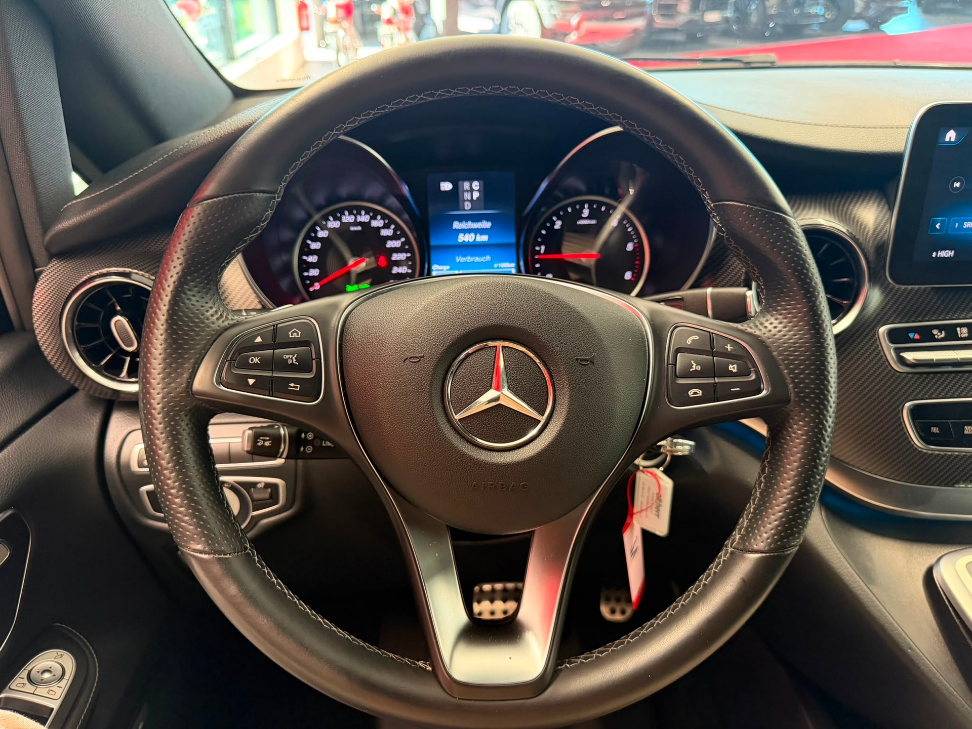 MERCEDES-BENZ V 300 d lang AMG Avantgarde 4Matic 9G-Tronic-image-13