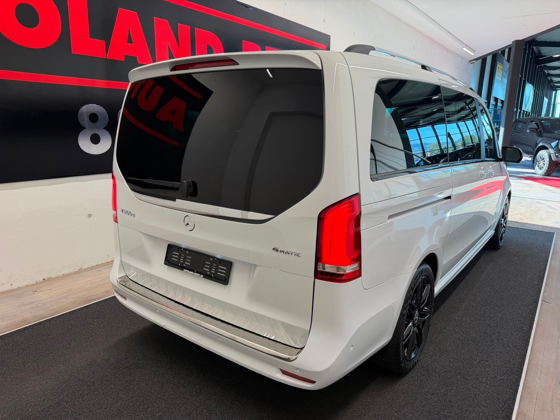 MERCEDES-BENZ V 300 d lang AMG Avantgarde 4Matic 9G-Tronic-image-5