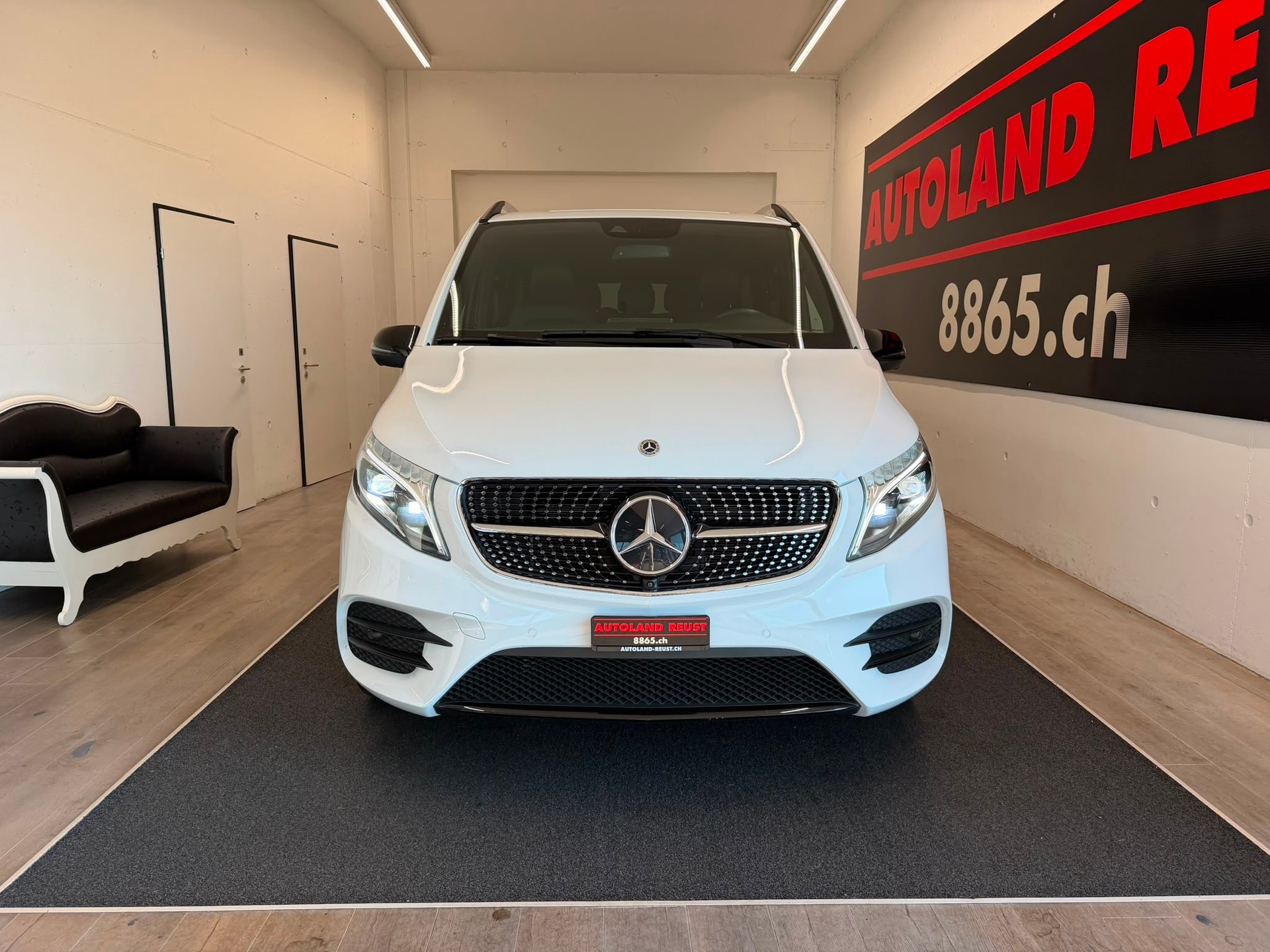 MERCEDES-BENZ V 300 d lang AMG Avantgarde 4Matic 9G-Tronic-showroom-element-3