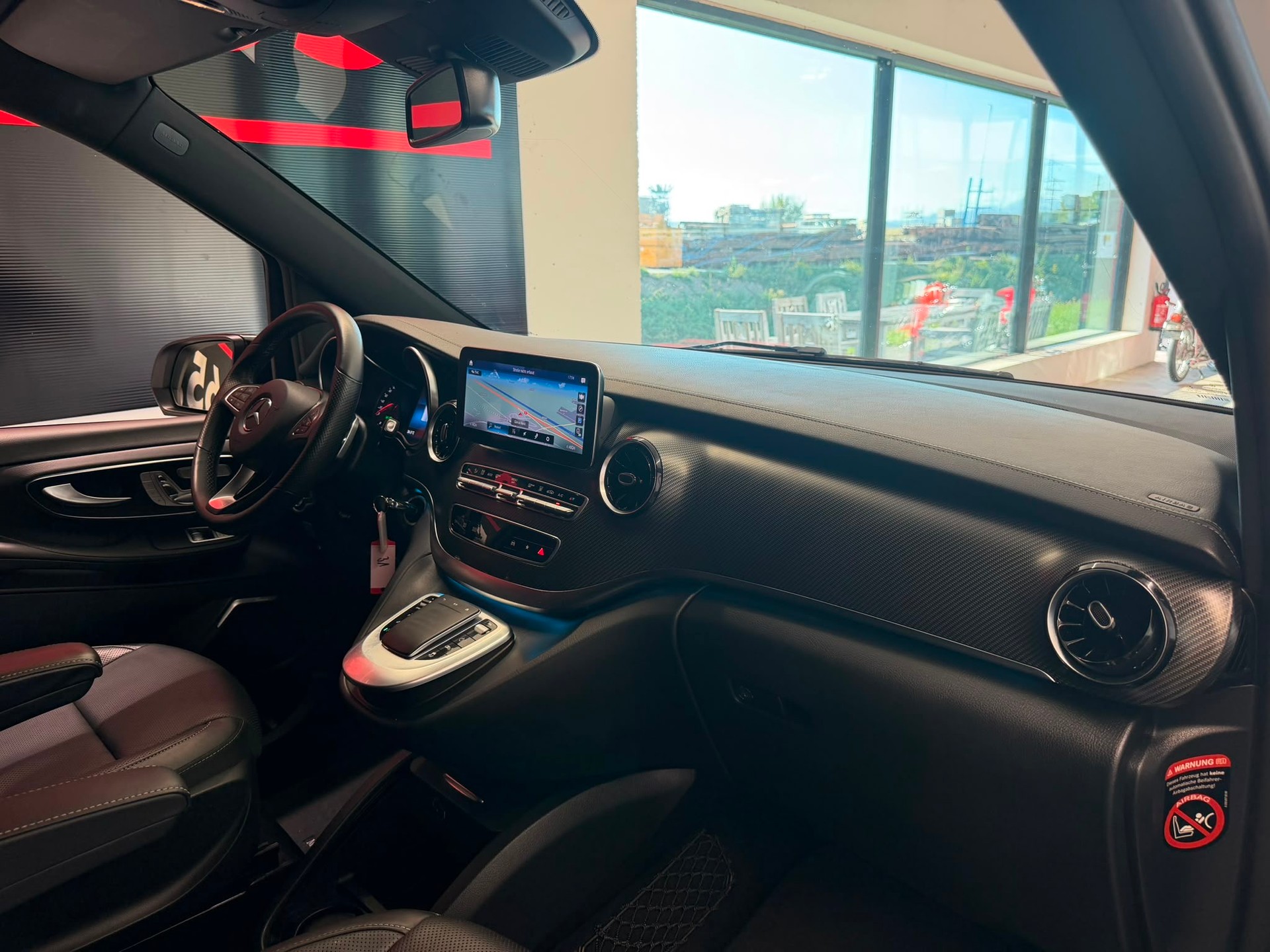 MERCEDES-BENZ V 300 d lang AMG Avantgarde 4Matic 9G-Tronic-image-31