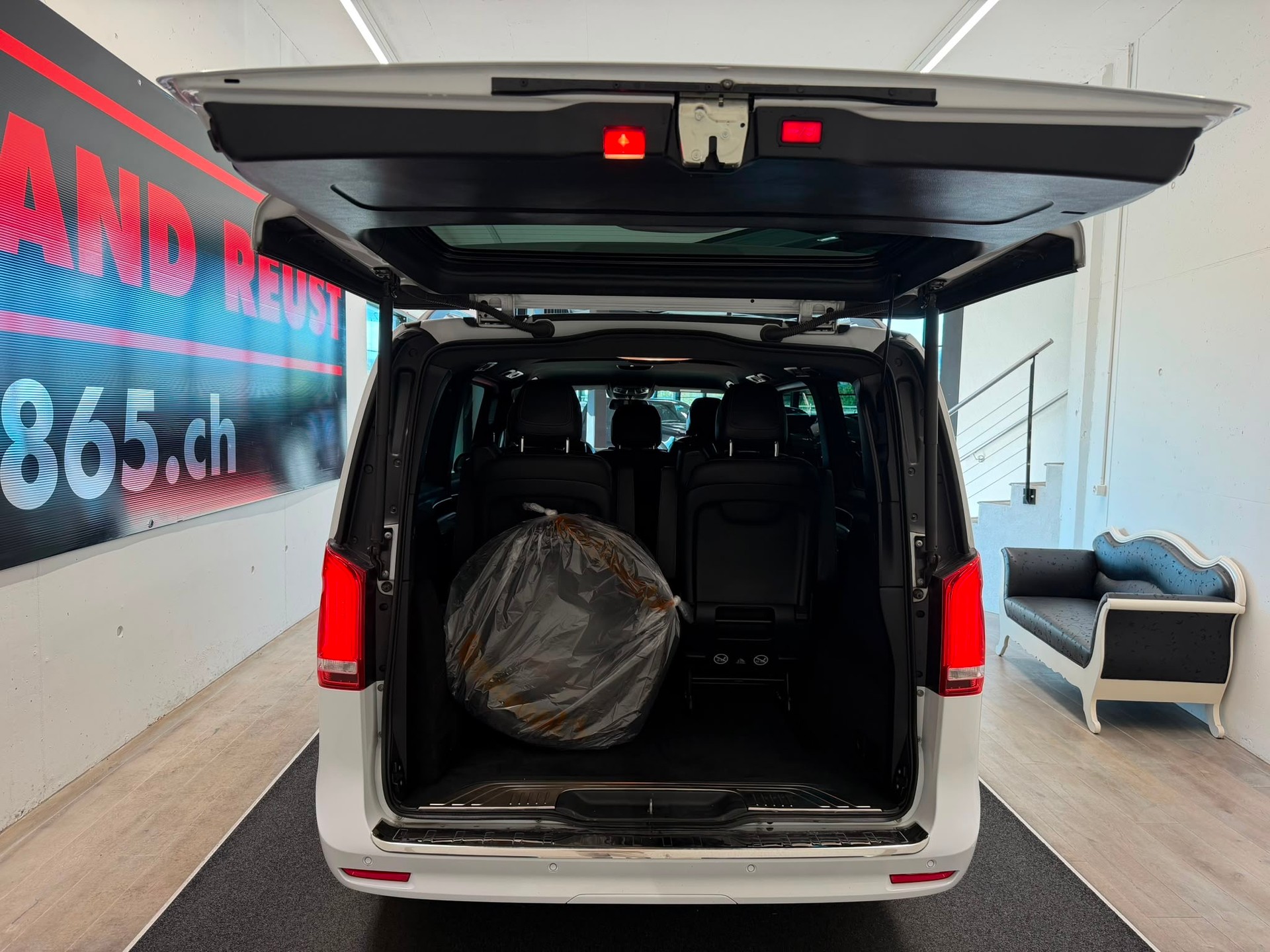 MERCEDES-BENZ V 300 d lang AMG Avantgarde 4Matic 9G-Tronic-image-8