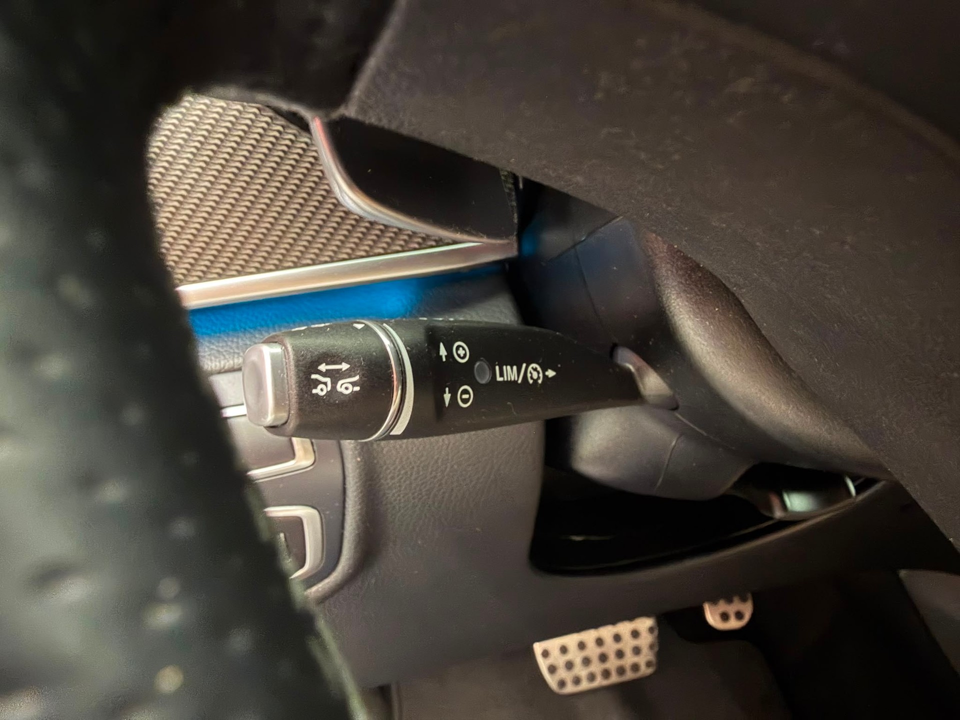 MERCEDES-BENZ V 300 d lang AMG Avantgarde 4Matic 9G-Tronic-image-18