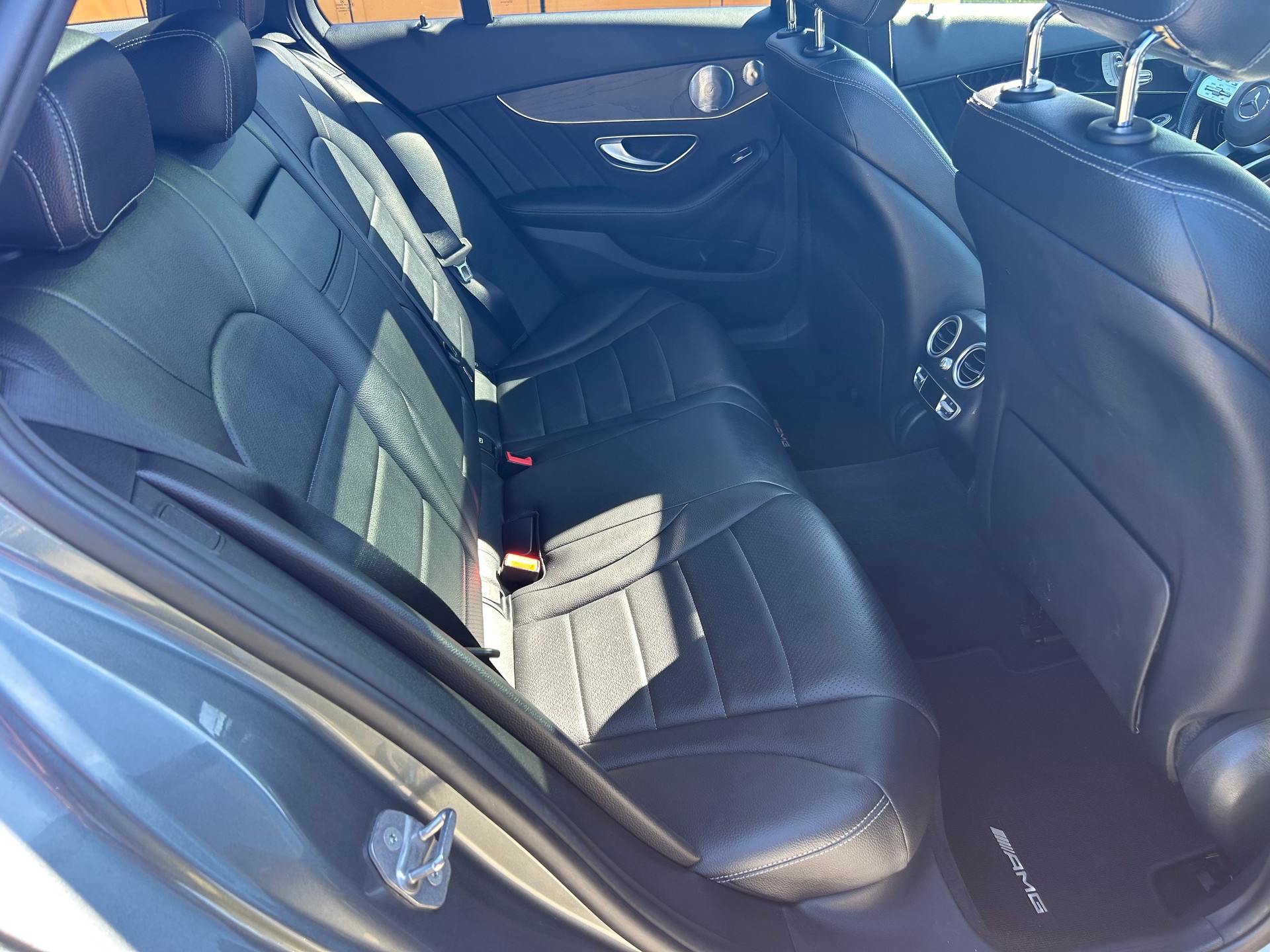 MERCEDES-BENZ C 220 d Swiss Star AMG Line 4M 9G-Tronic-image-9