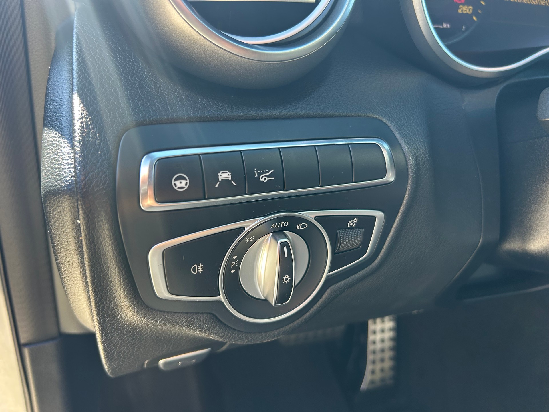 MERCEDES-BENZ C 220 d Swiss Star AMG Line 4M 9G-Tronic-image-16