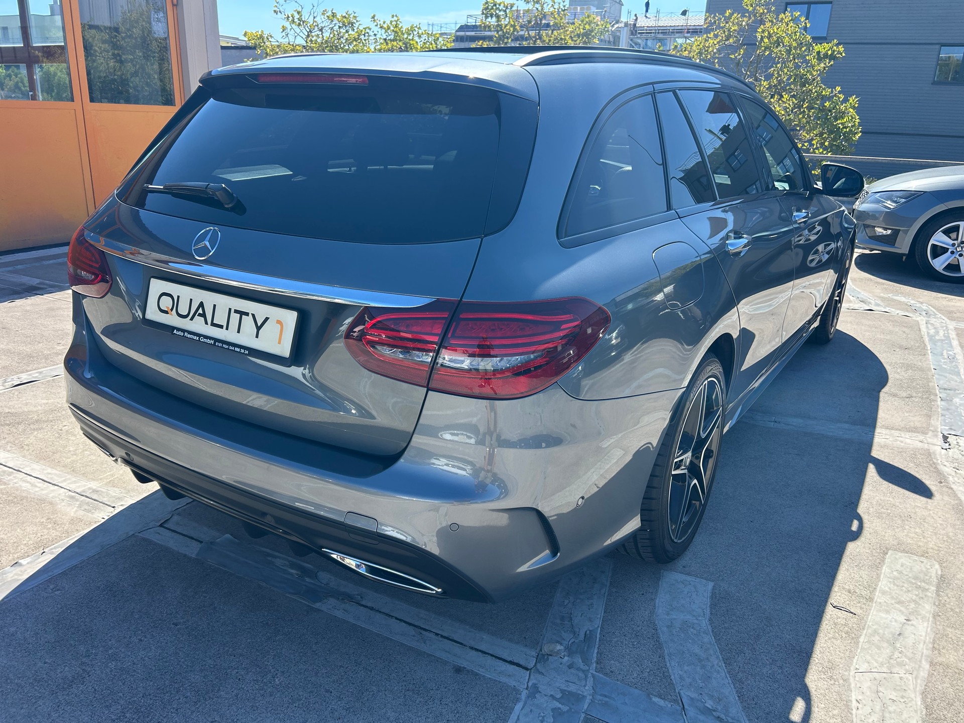 MERCEDES-BENZ C 220 d Swiss Star AMG Line 4M 9G-Tronic-image-4
