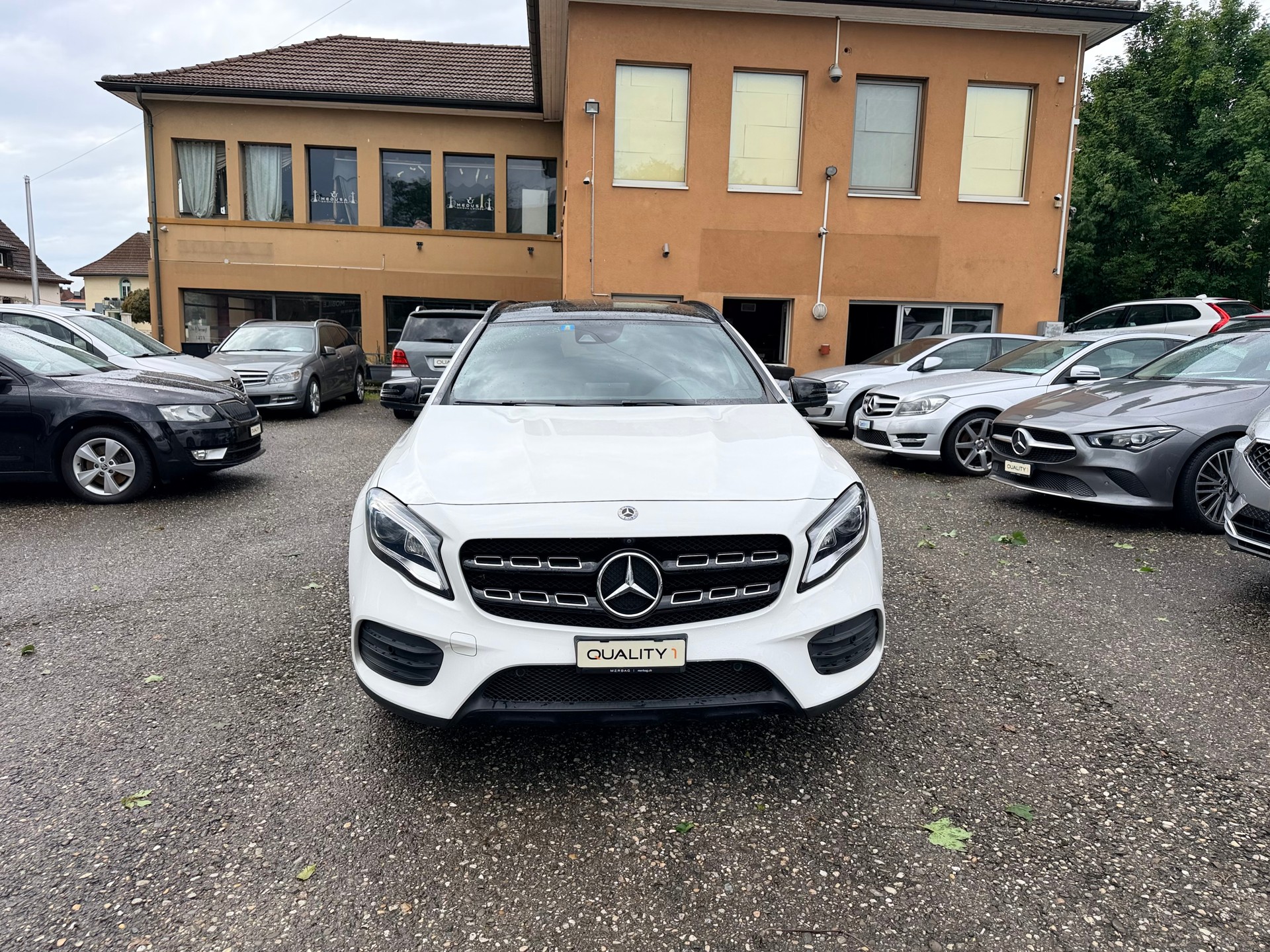 MERCEDES-BENZ GLA 250 AMG Line 4Matic 7G-DCT-image-1